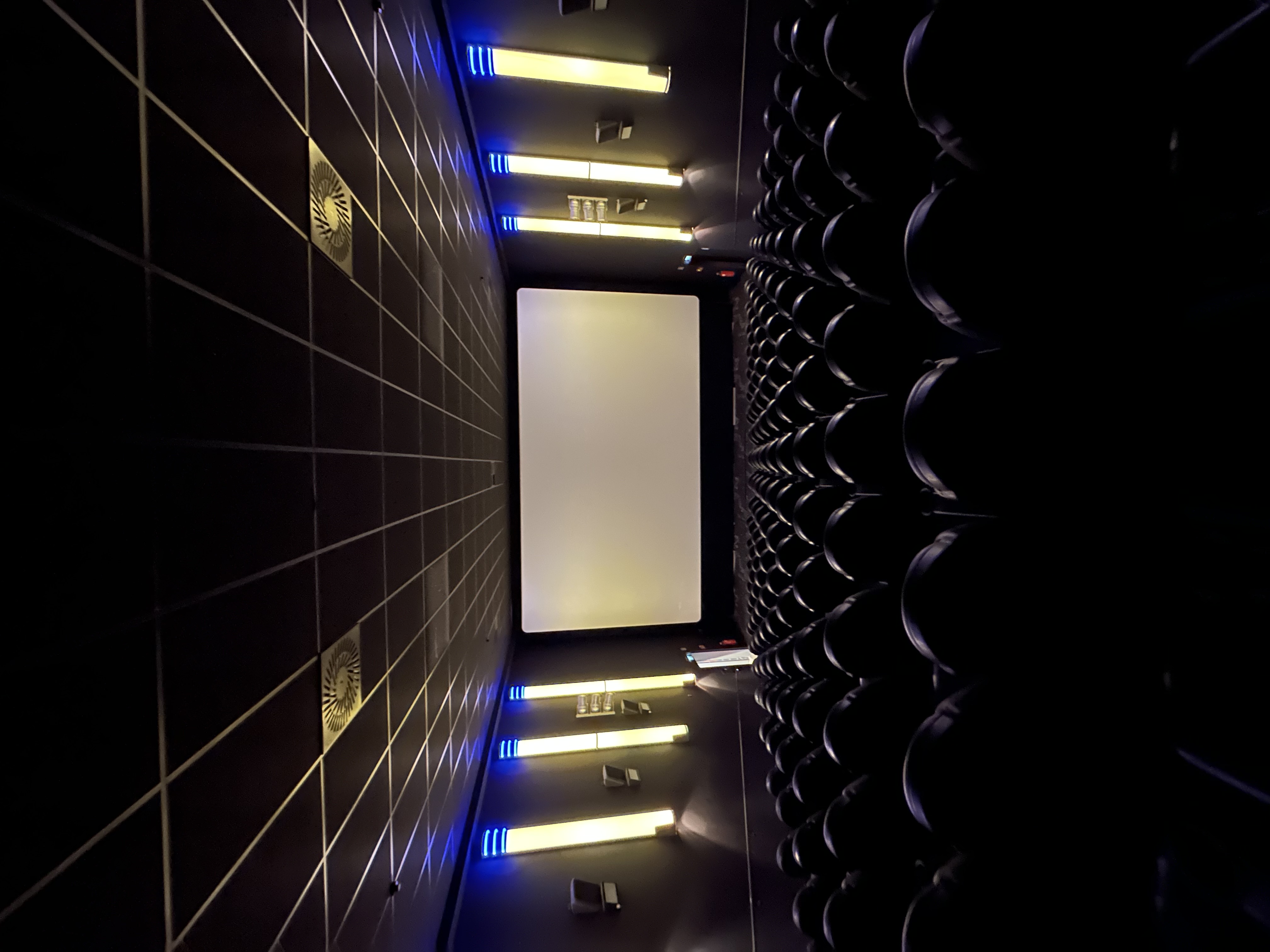 Innenansicht Kino 1 Cineplex Bensberg