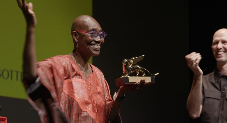 Szenenbild zu Germaine Acogny - Vom Schatten Schwärmen