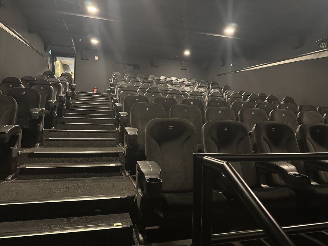 Cineplex Koeln Kino 2 vorne