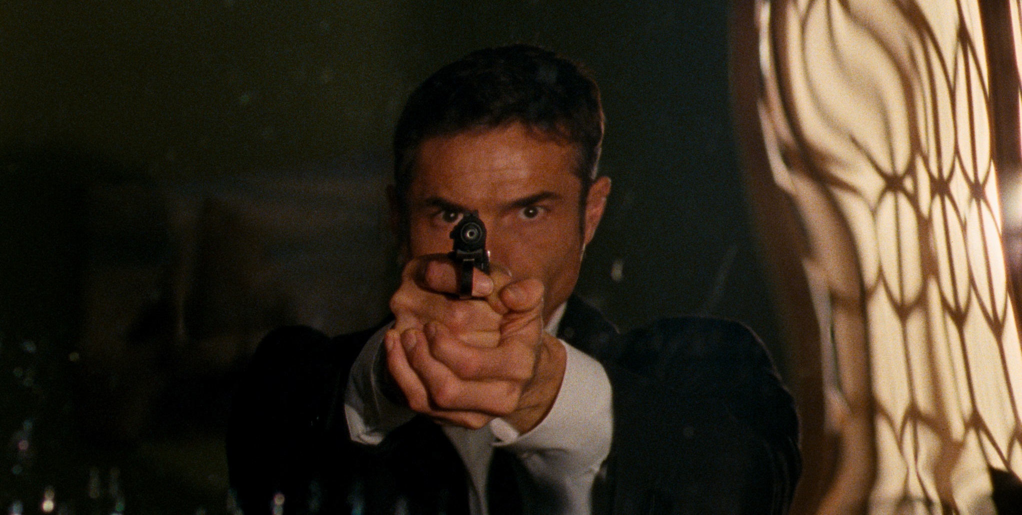 Szenenbild zu Reflection in a Dead Diamond