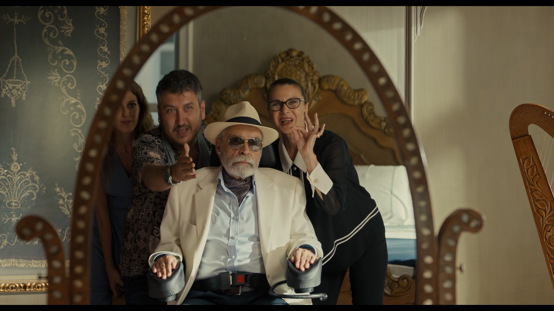 Szenenbild zu Soyut Disavurumcu Bir Dostlugun Anatomisi Veyahut Yan Yana