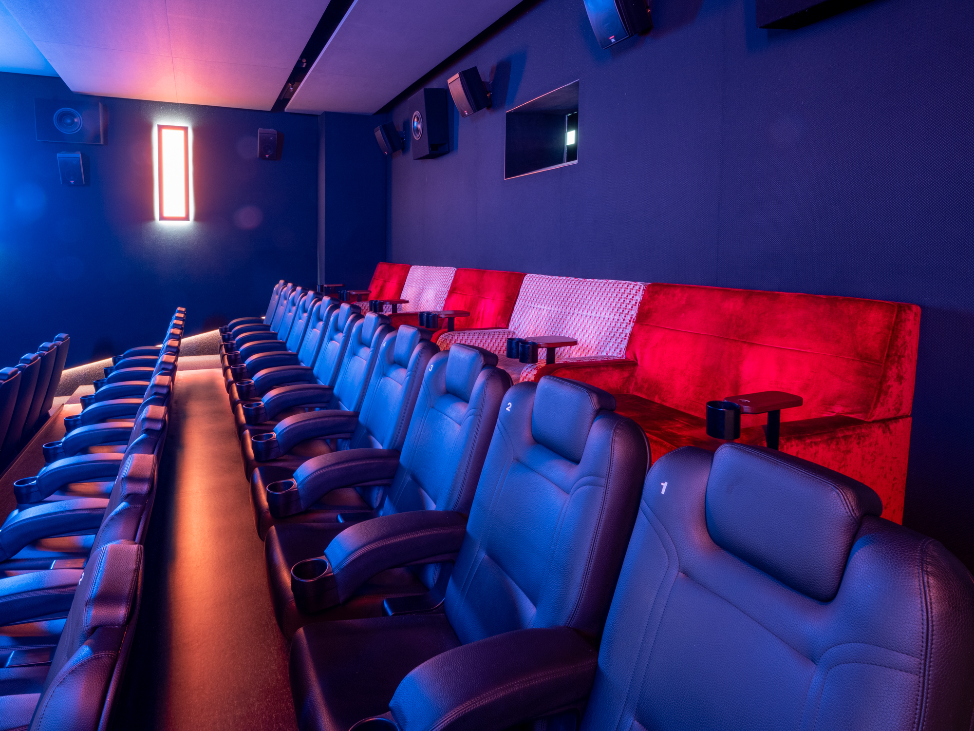 Germering_Saal2_3_Sofas