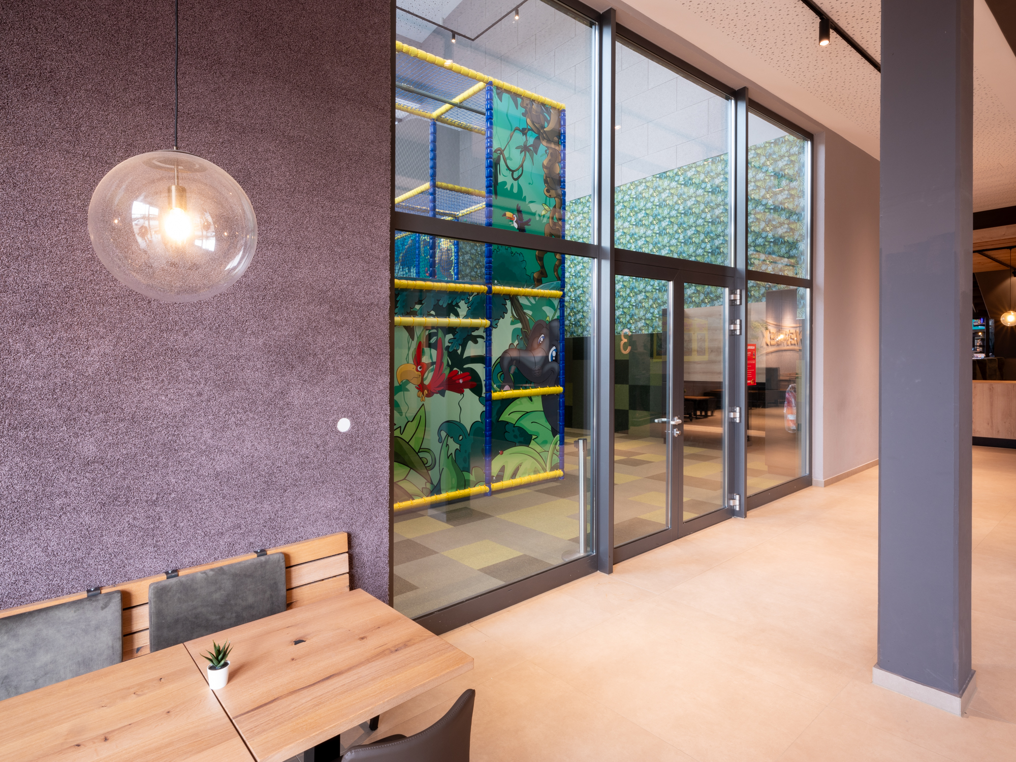 Memmingen_foyer_seating5