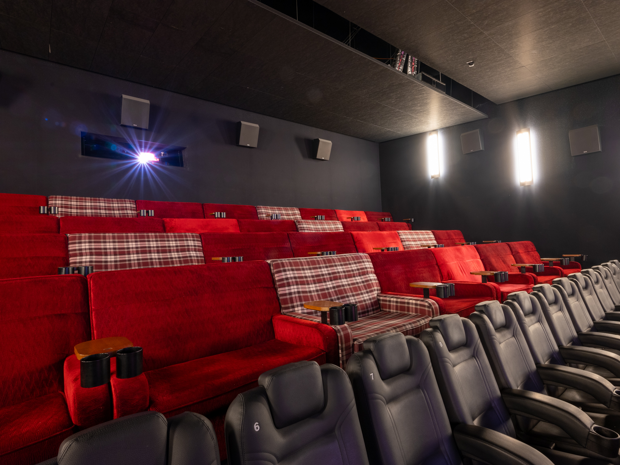 Memmingen_Saal_8_side_front