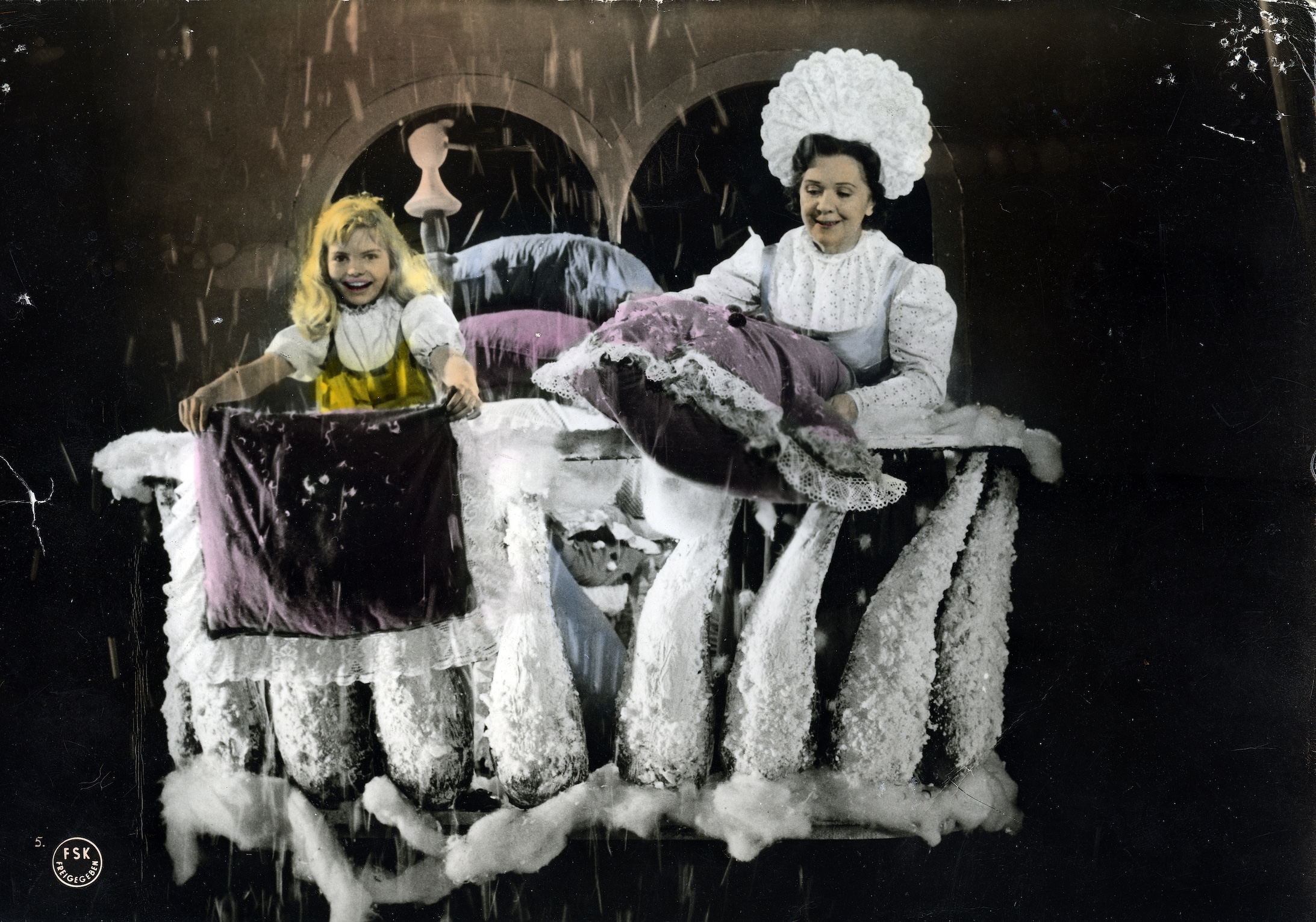 Szenenbild zu Frau Holle - Das Märchen von Goldmarie und Pechmarie