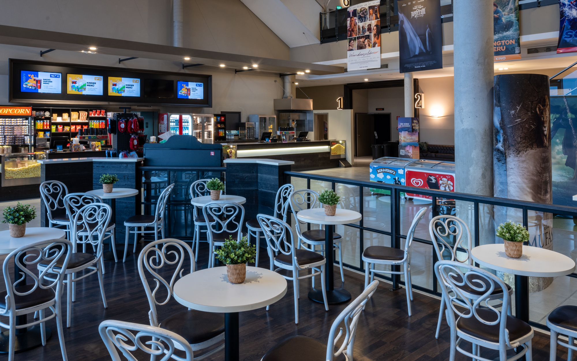 Penzing_foyer_restaurants