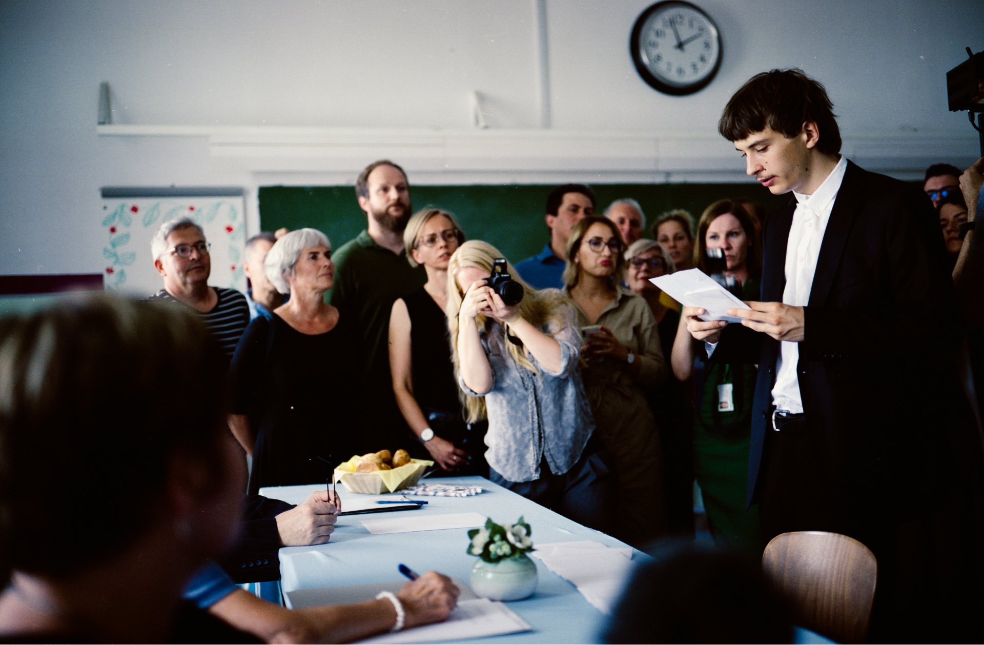 Szenenbild zu Eine Erklärung für alles