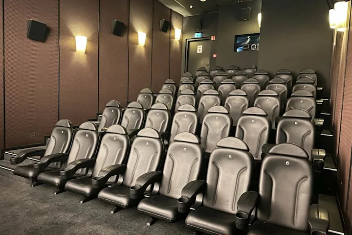 Cineplex Koeln Kino 8 vorne horizontal