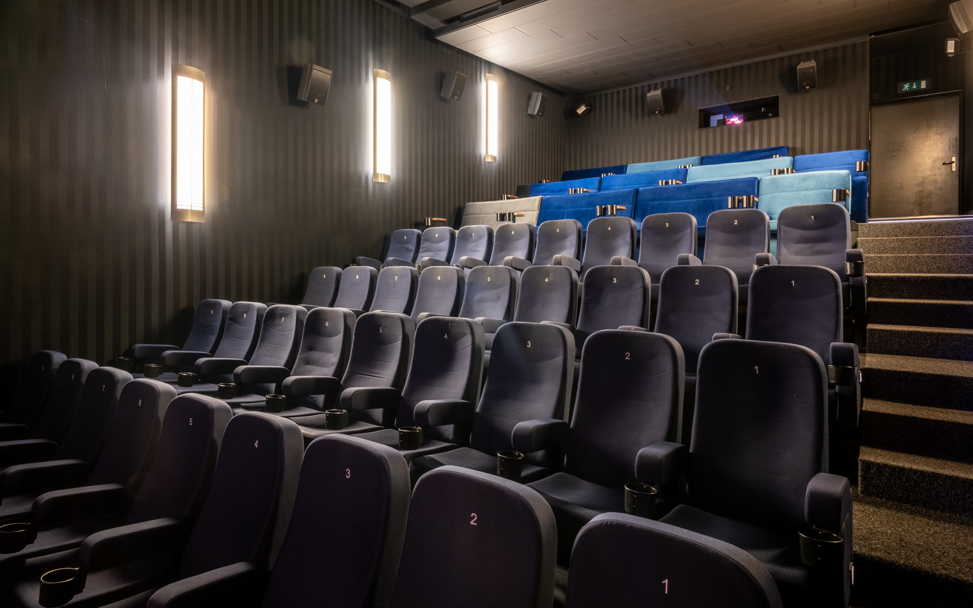 Koenigsbrunn_Saal_3_font_side2