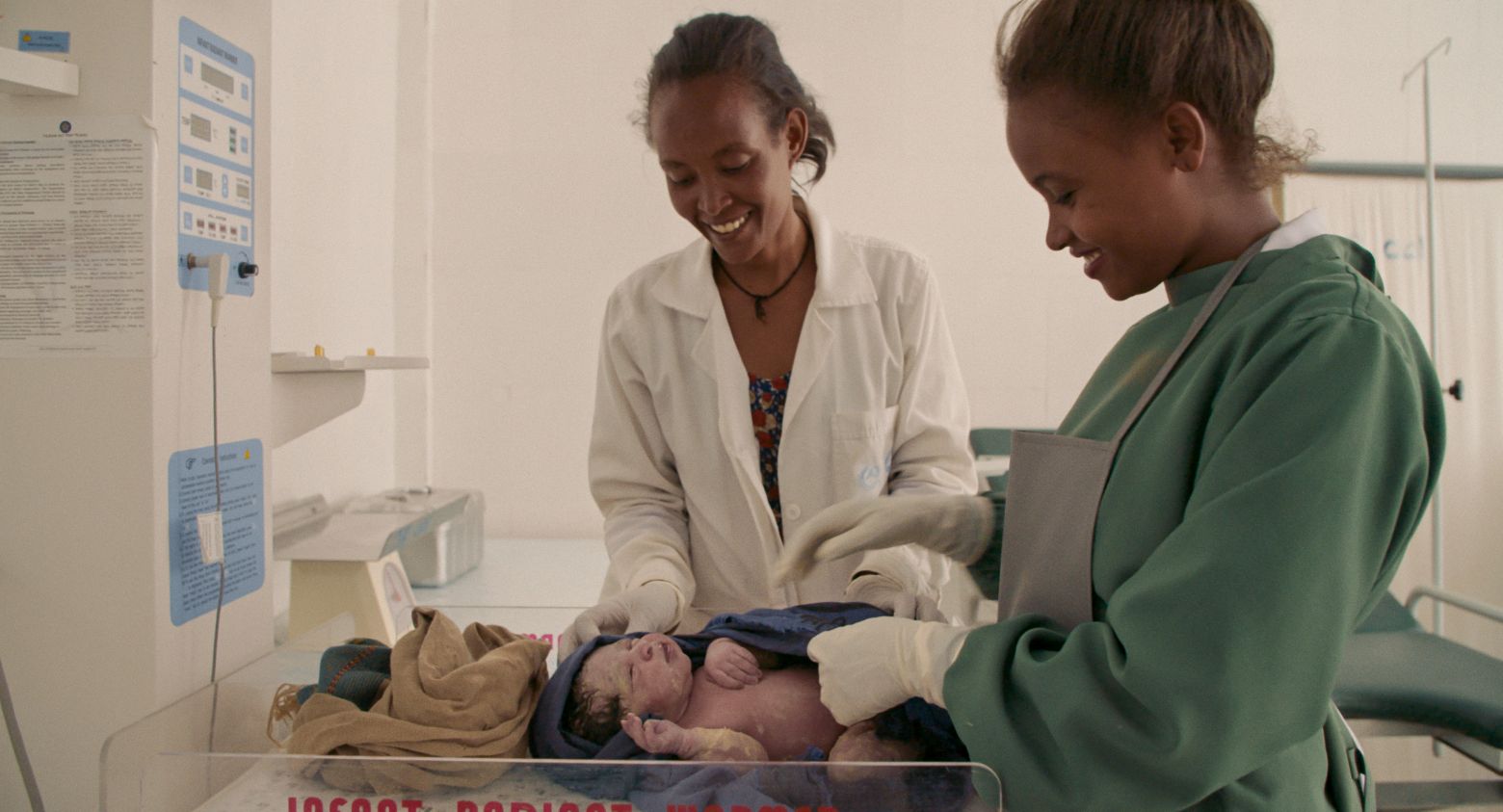 Szenenbild zu Wise Women - Fünf Hebammen, fünf Kulturen