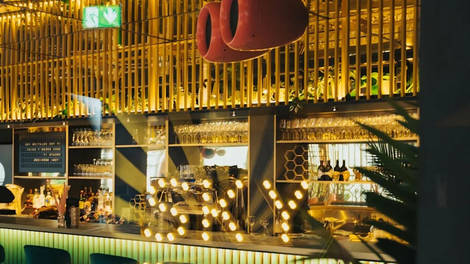 Skybar Ansicht durch die Eingangstür