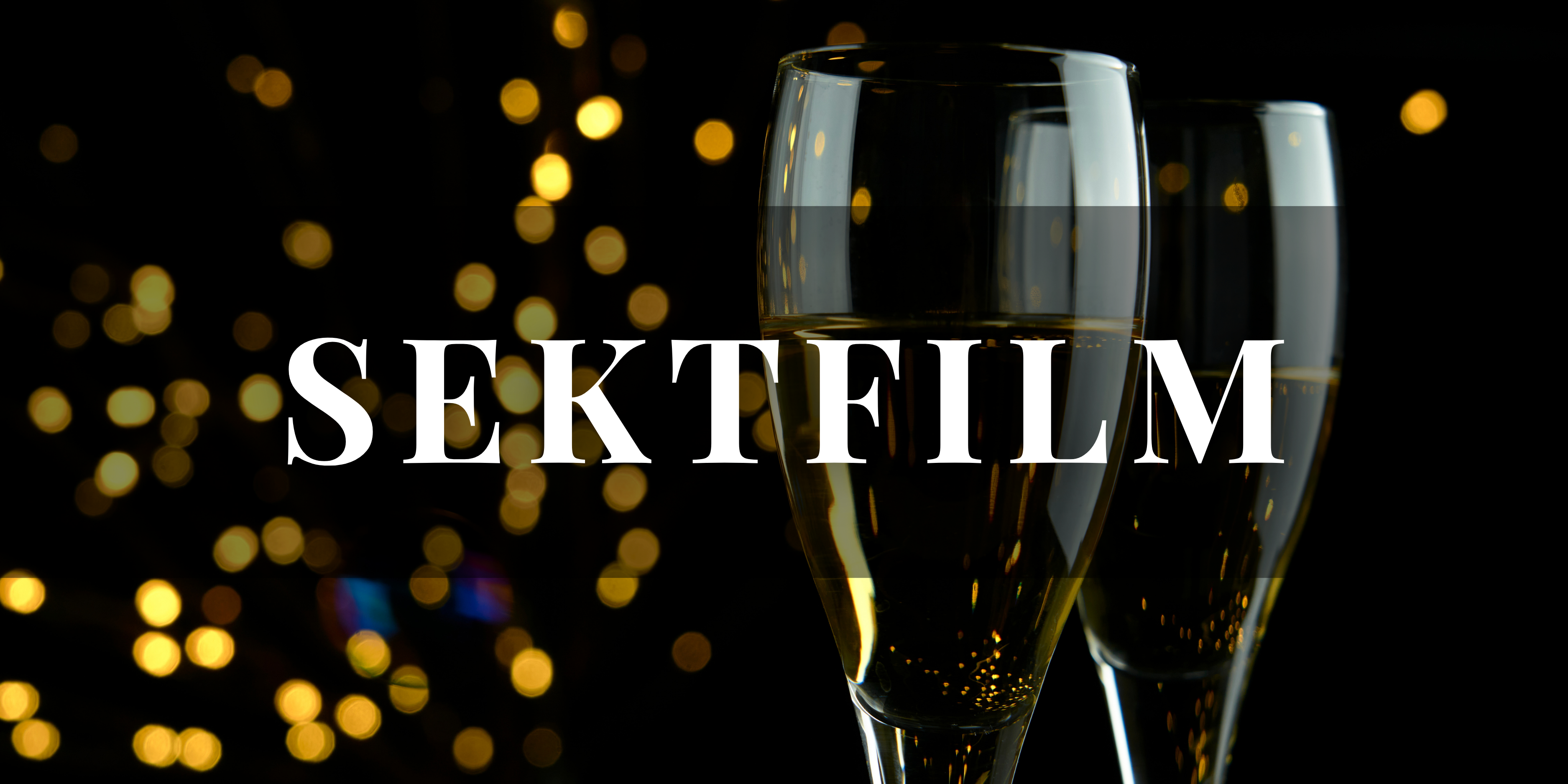 Bild, das zwei gefüllte Sektgläser vor schwarzem Hintergrund zeigt, um die Eventkategorie Sonntagsfilm & Sekt zu beschreiben