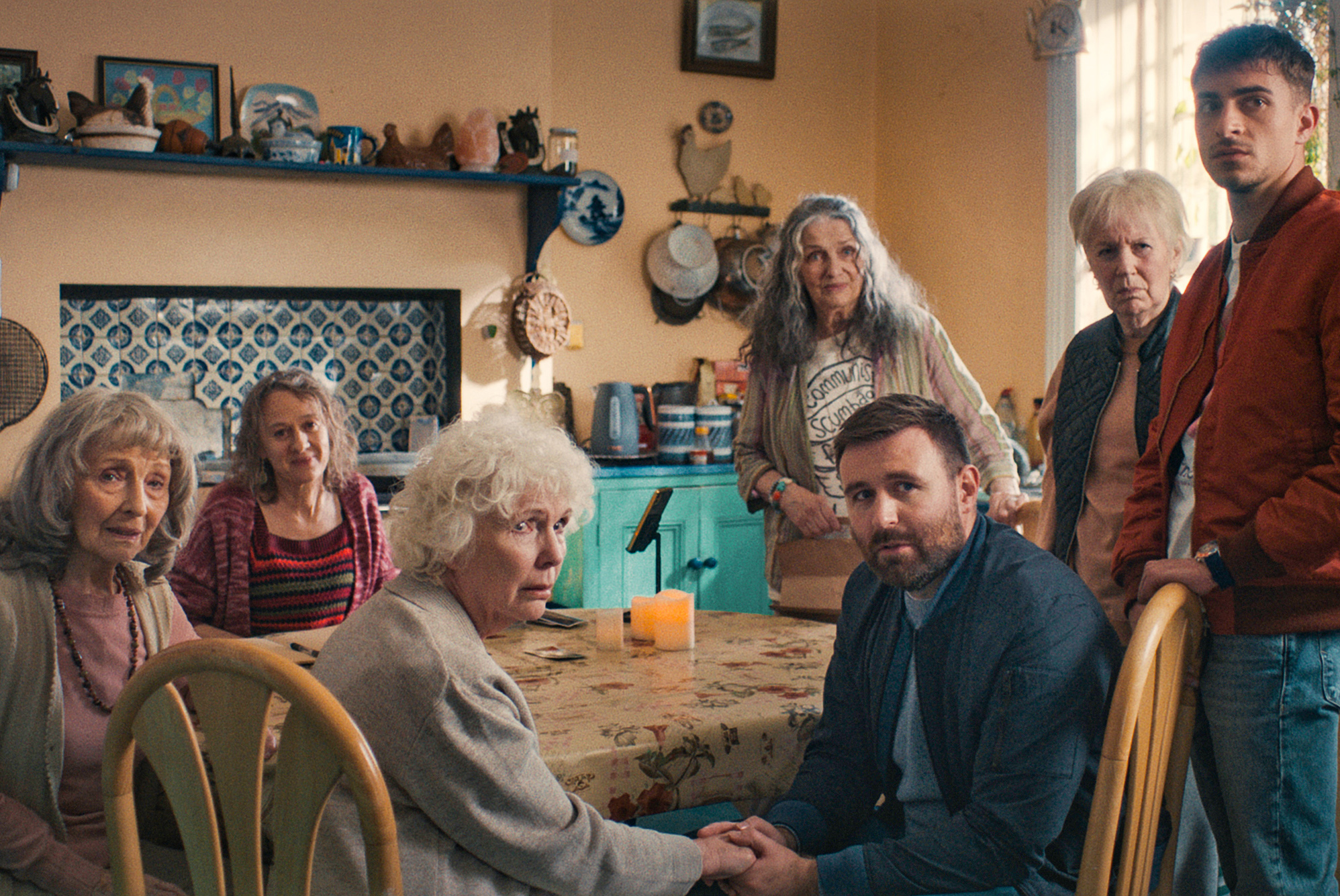 Szenenbild zu Vier Mütter für Edward