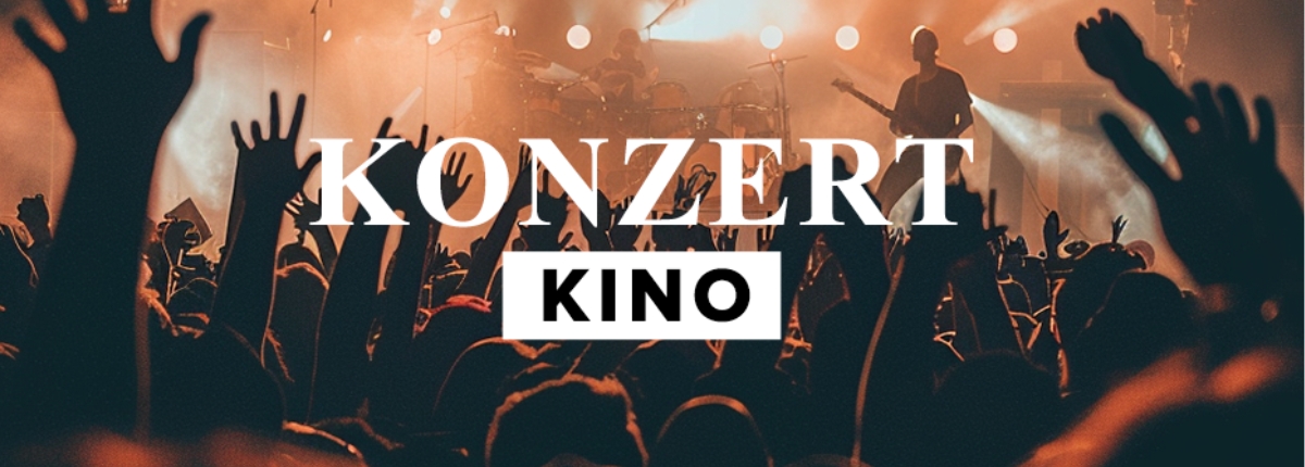 Banner „Konzert Kino“ vor einer Konzertszene mit Publikum, erhobenen Händen und beleuchteter Bühne. Die Silhouetten der Zuschauer füllen den Vordergrund, während Musiker im Scheinwerferlicht spielen.