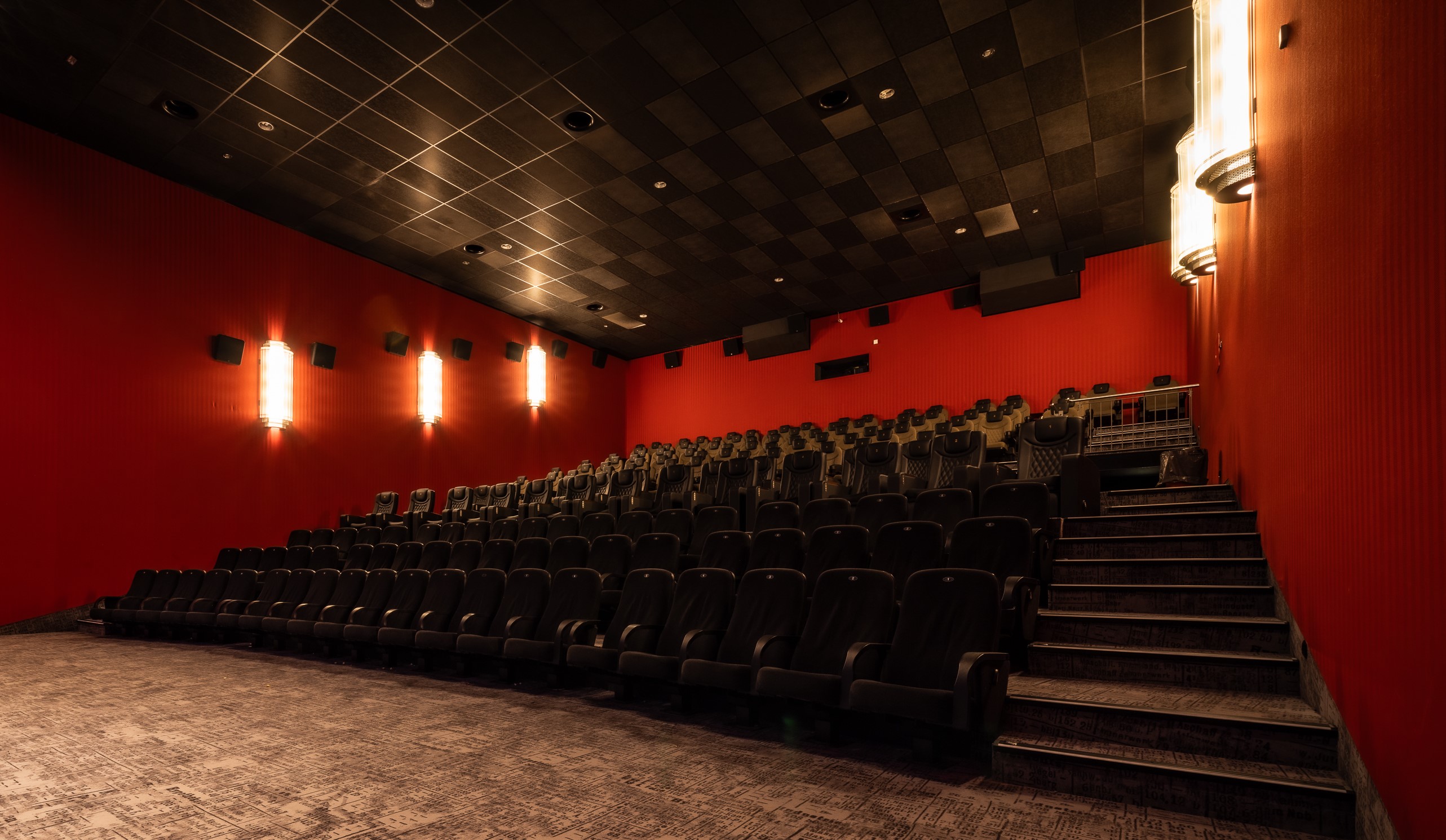 Kinosaal 5 in der vorderen Ansicht.