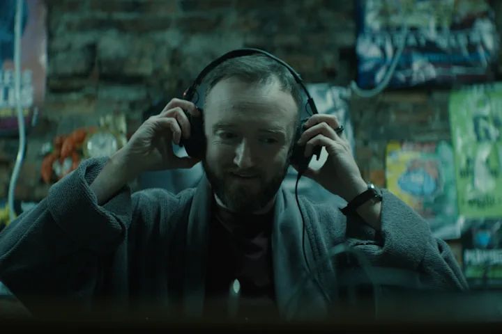 Szenenbild zu Kneecap