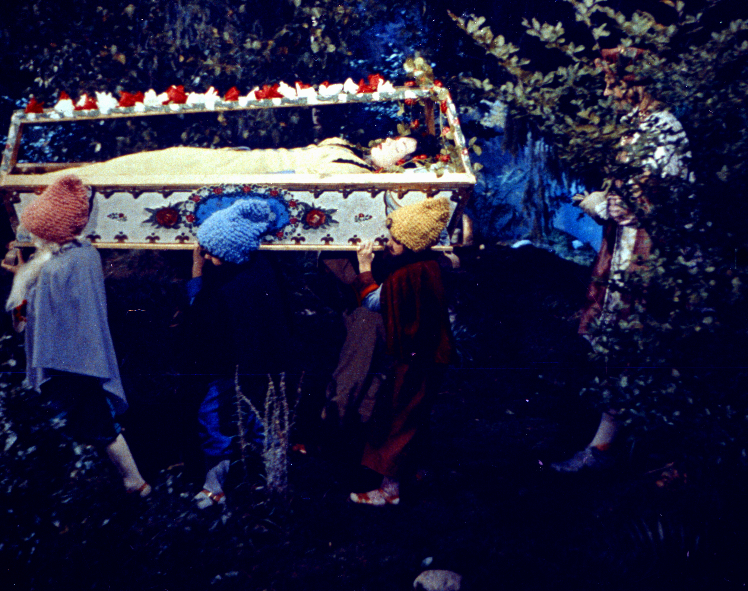 Szenenbild zu Schneewittchen und die 7 Zwerge