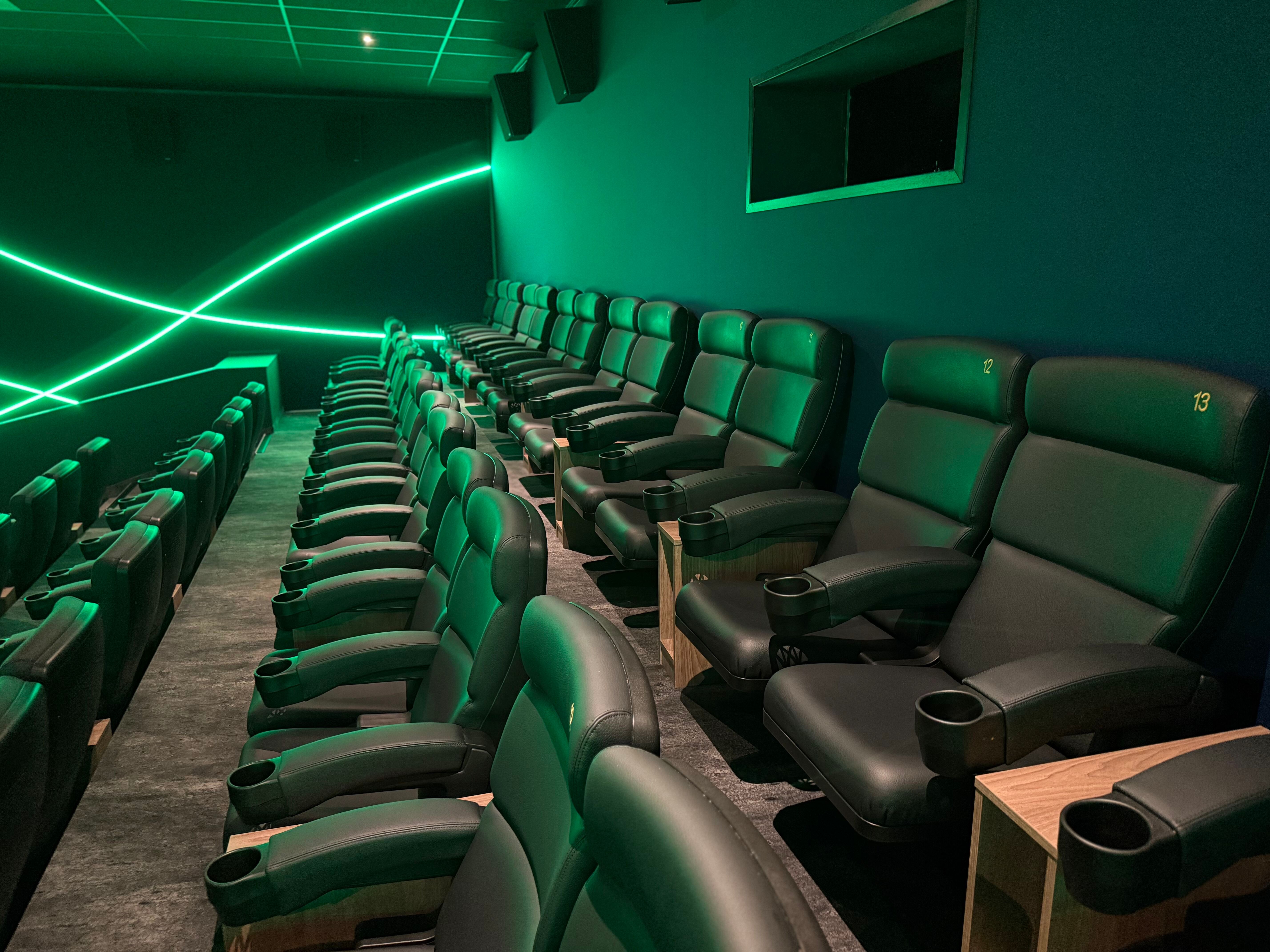 Loge & Comfort_Sitzplätze_Slidebox_Limburg_3