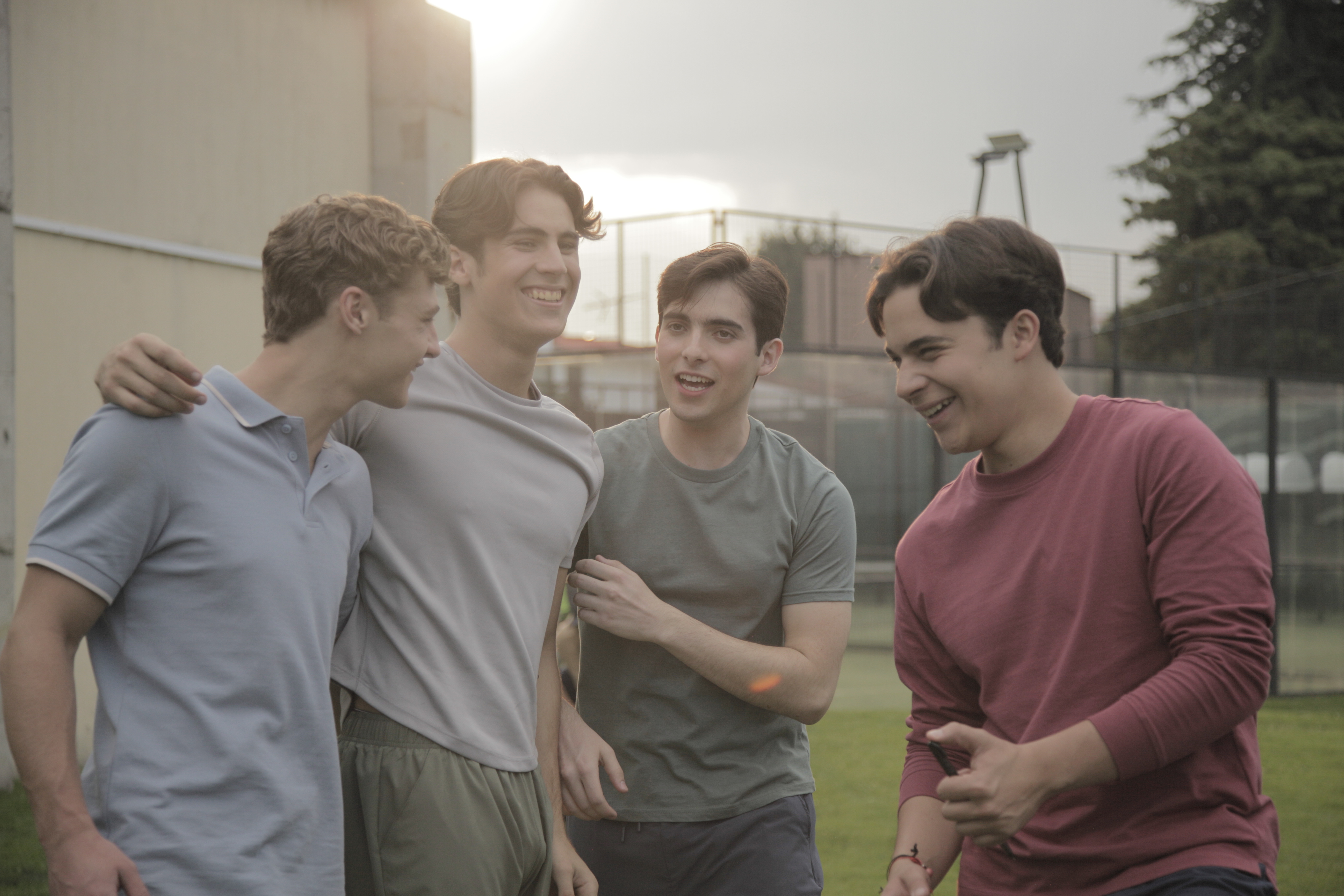 Szenenbild zu Fine Young Men: Jugend zwischen Freiheit und Zwang