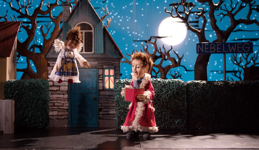 Szenenbild zu Als der Weihnachtsmann vom Himmel fiel (Augsburger Puppenkiste)