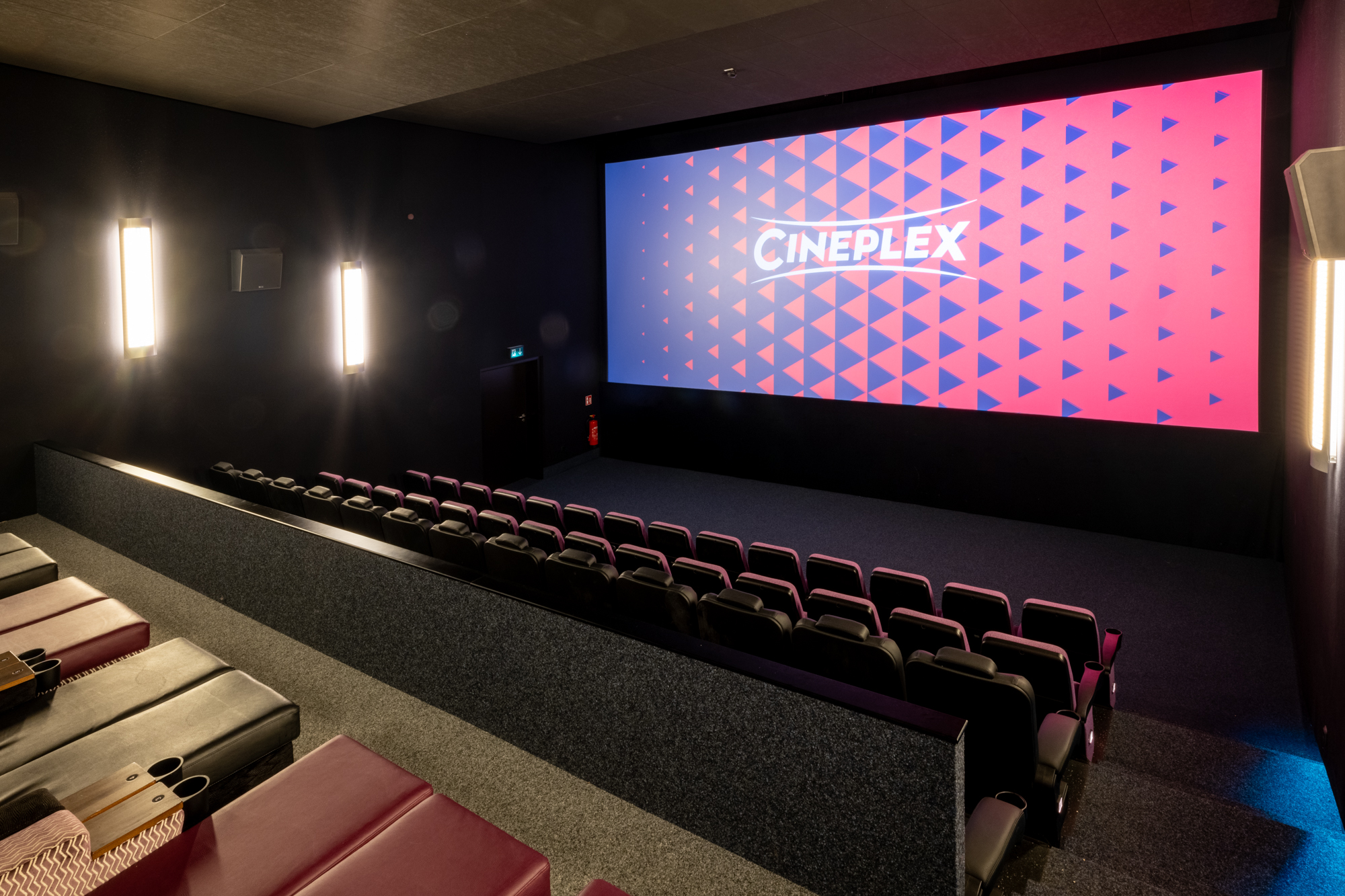 Memmingen_Saal_1_back_couch2_HDR