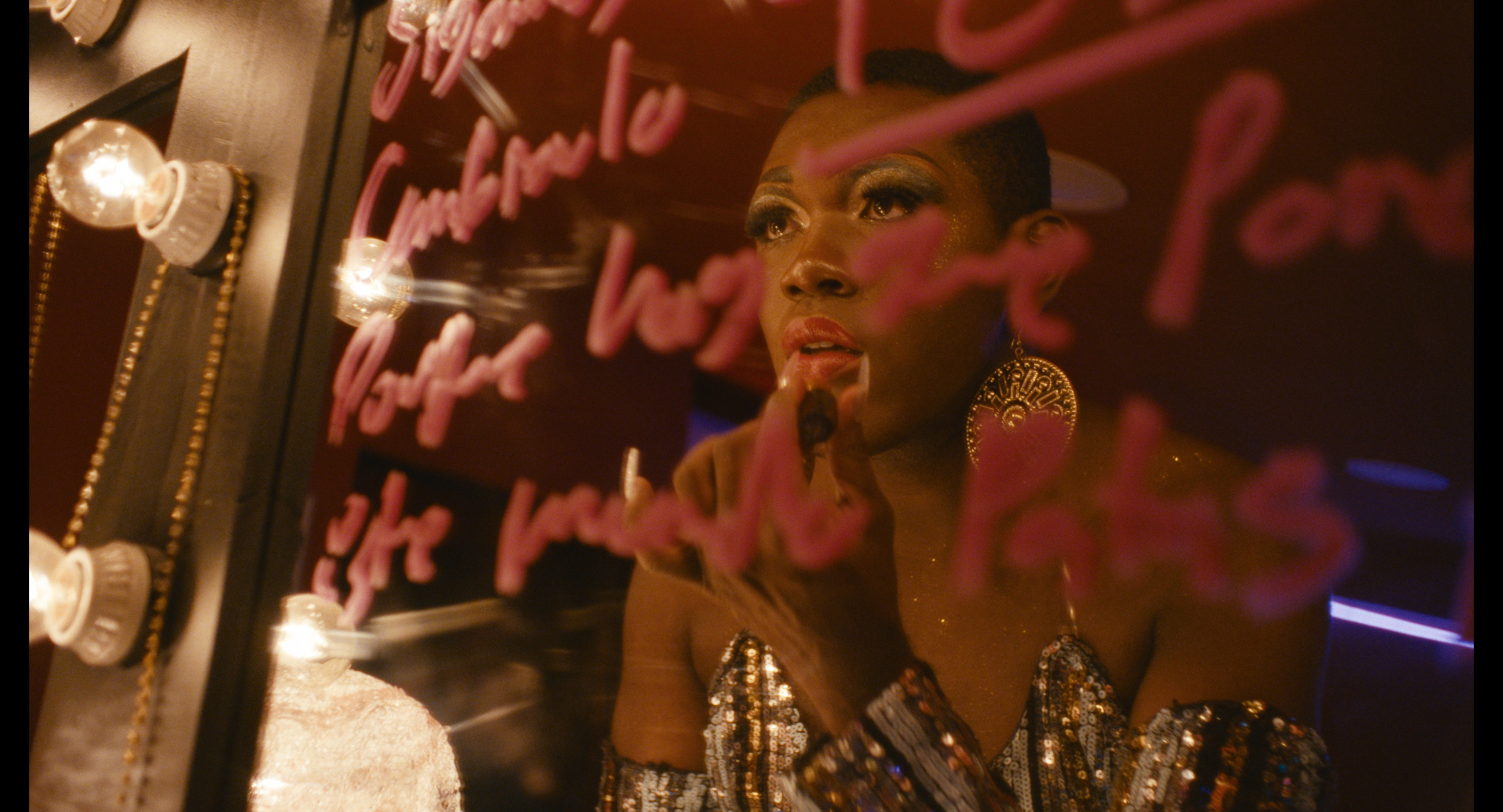 Szenenbild zu Rains over Babel