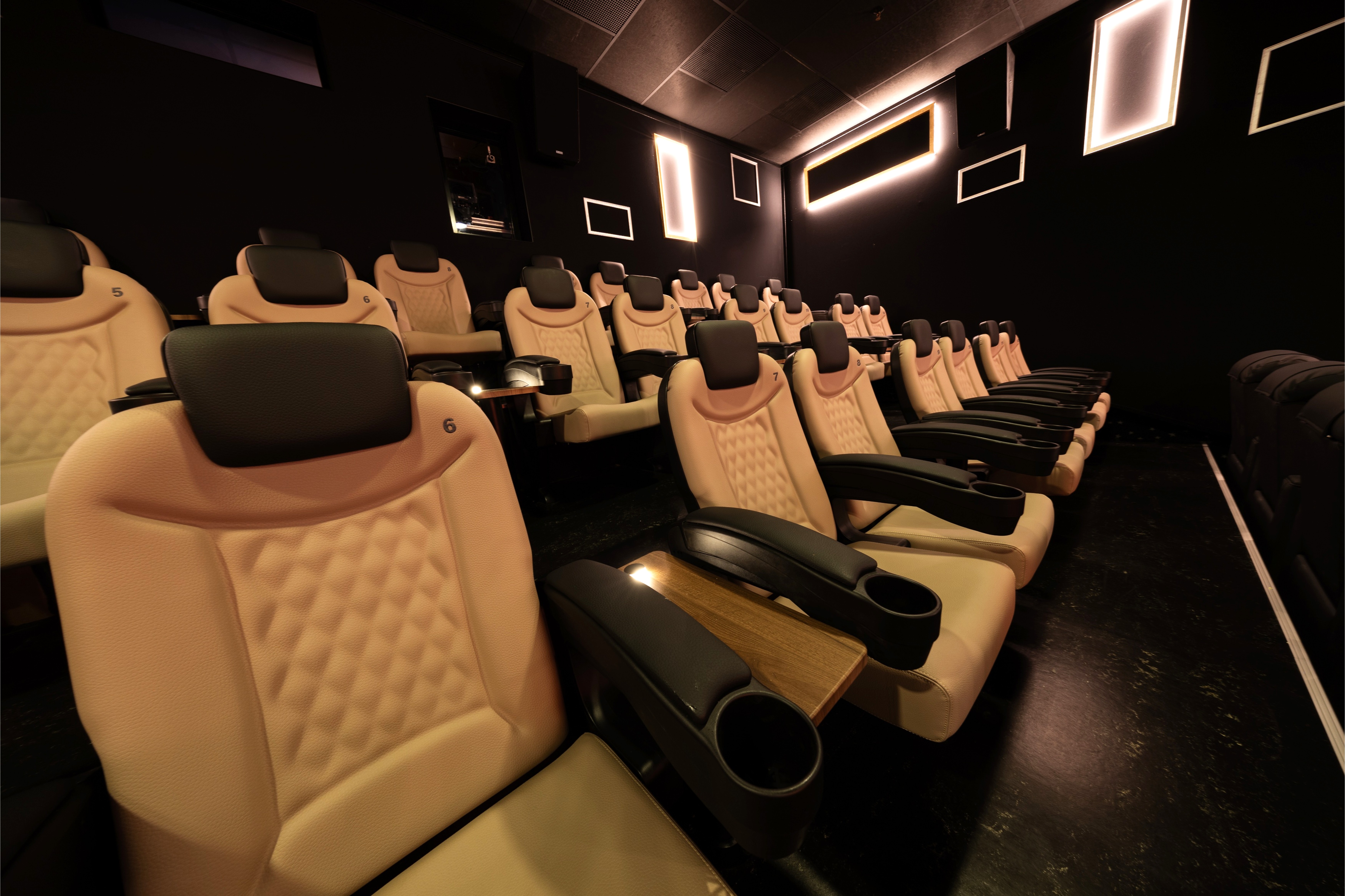 Kino 5 Cineplex Friedrichshafen