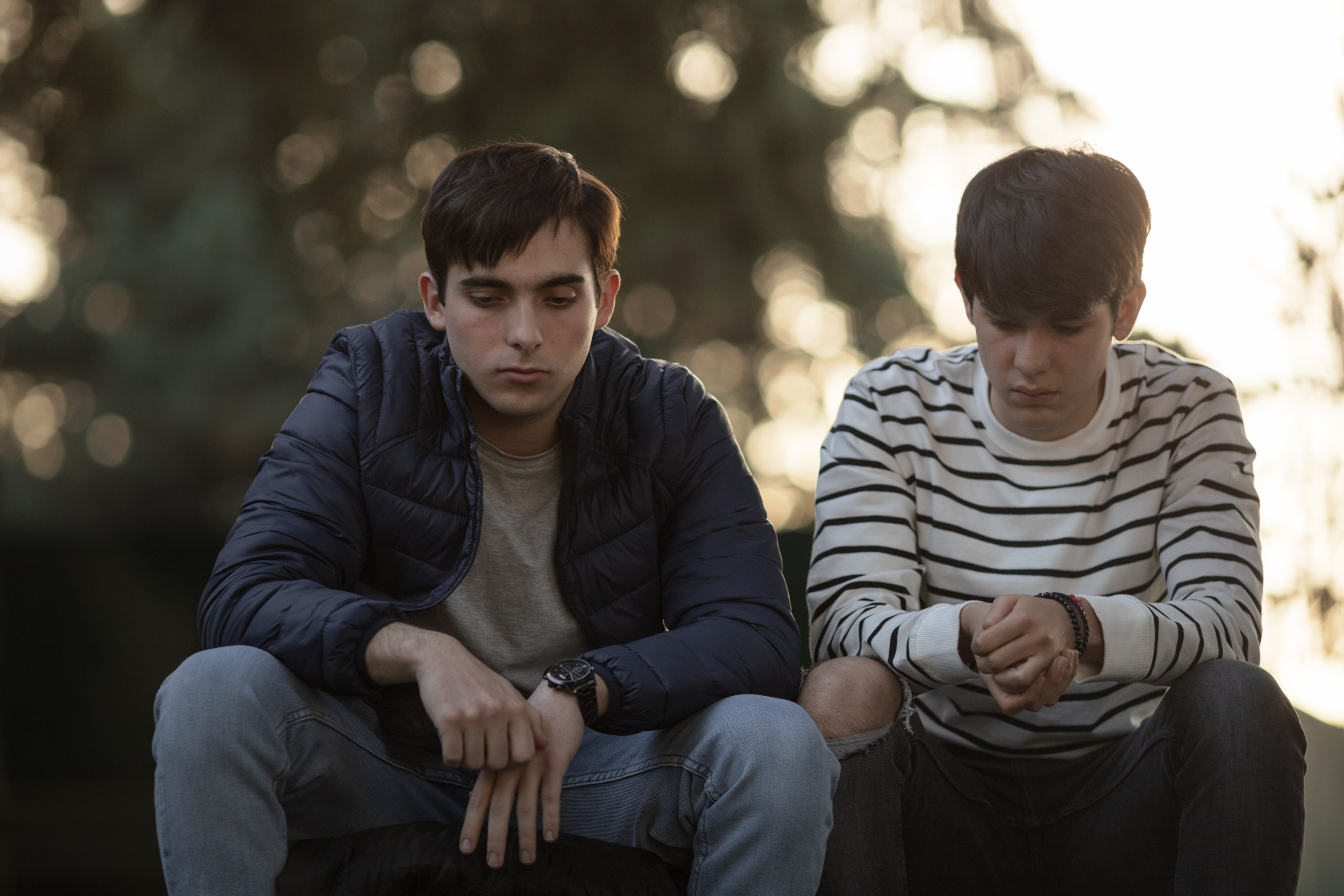 Szenenbild zu Fine Young Men: Jugend zwischen Freiheit und Zwang