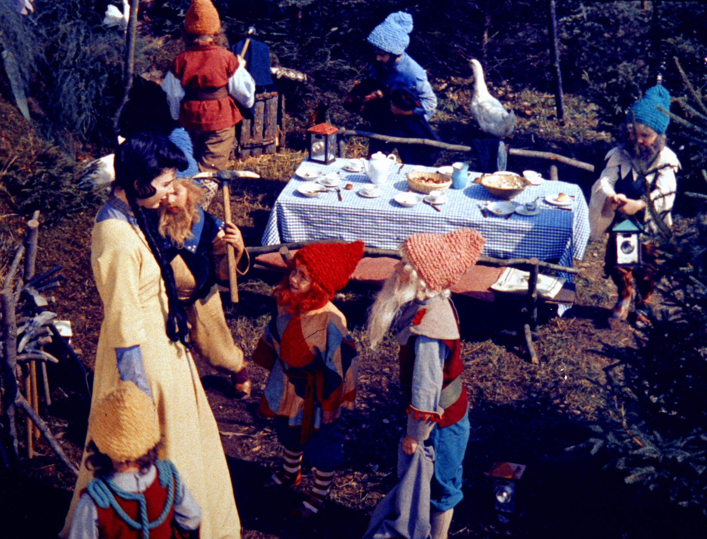 Szenenbild zu Schneewittchen und die 7 Zwerge