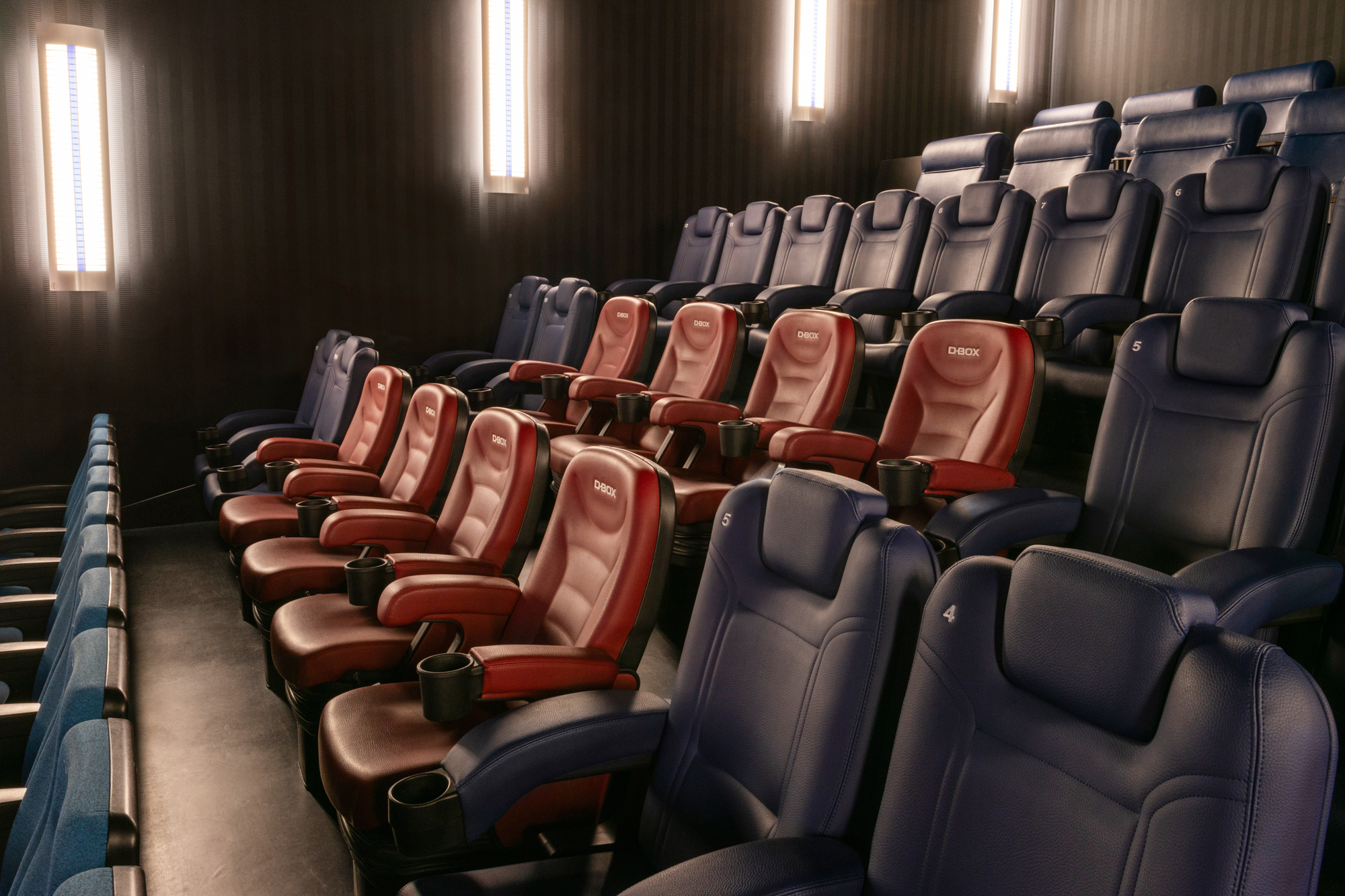 Aichach_Saal_07_side_front_DBOX