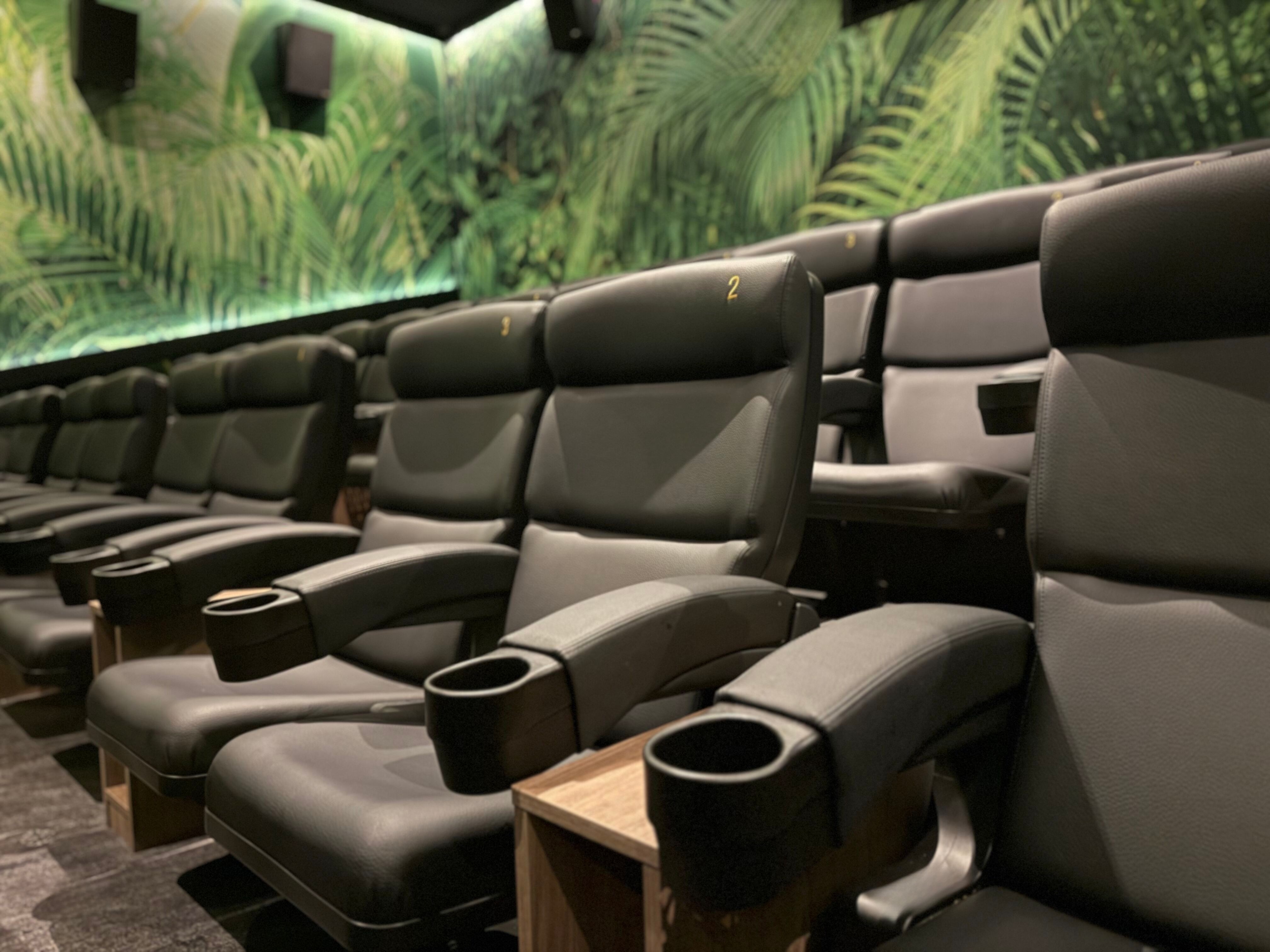 Loge & Comfort_Sitzplätze_Slidebox_Limburg_1