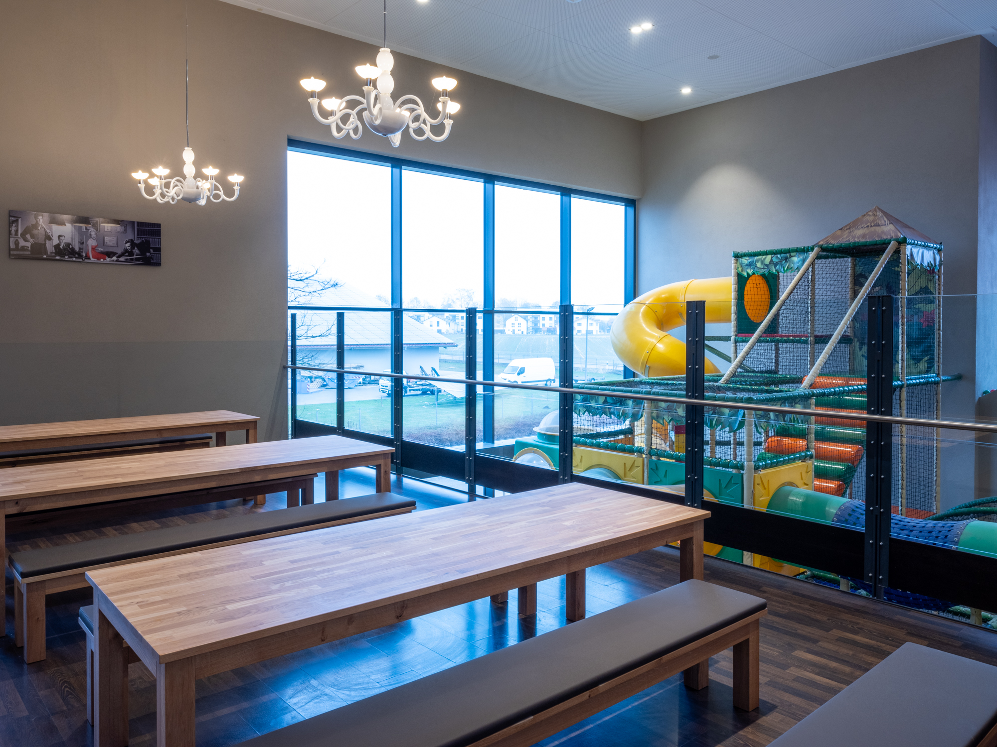 Penzing_foyer_tables