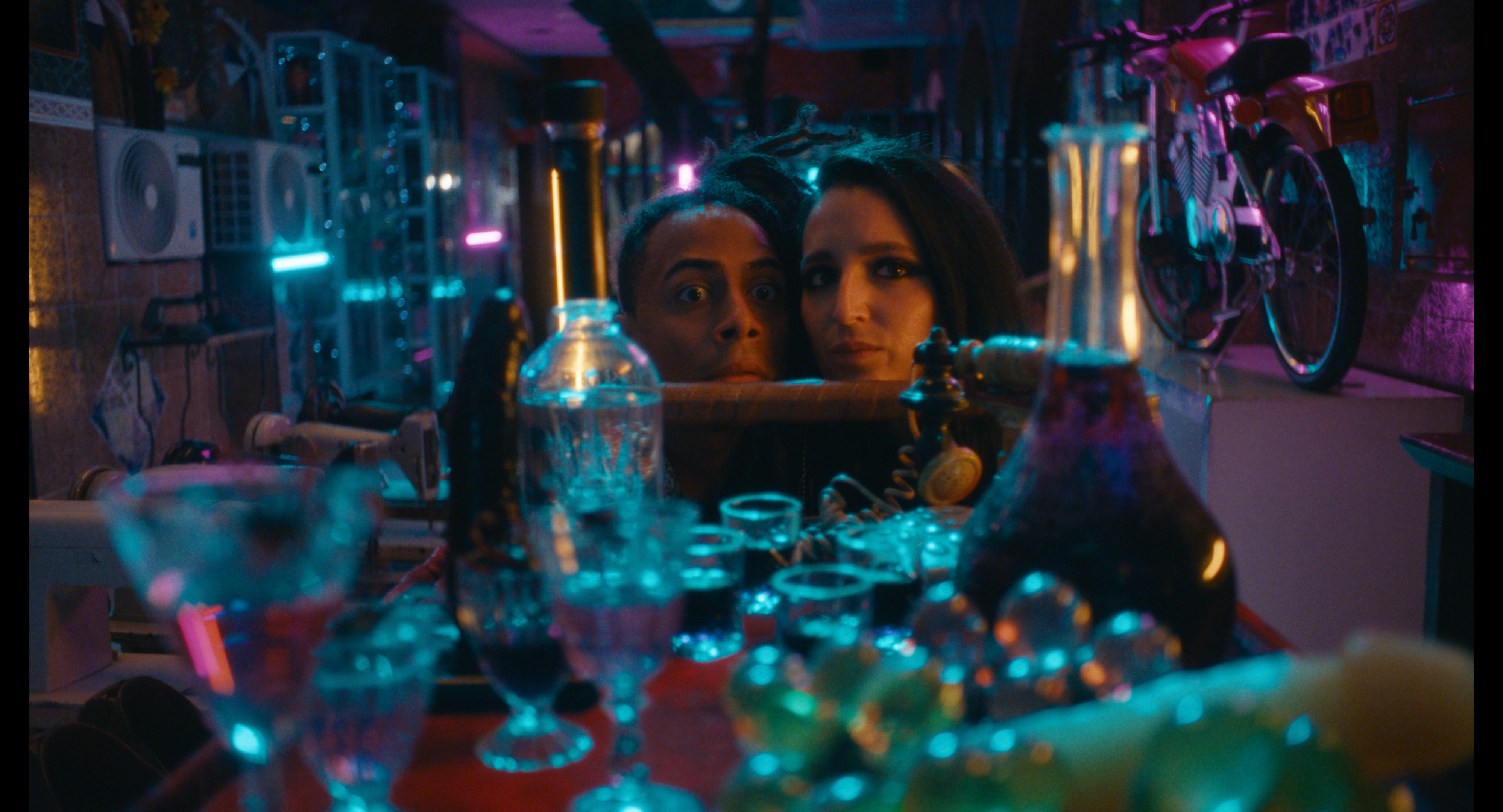 Szenenbild zu Rains over Babel