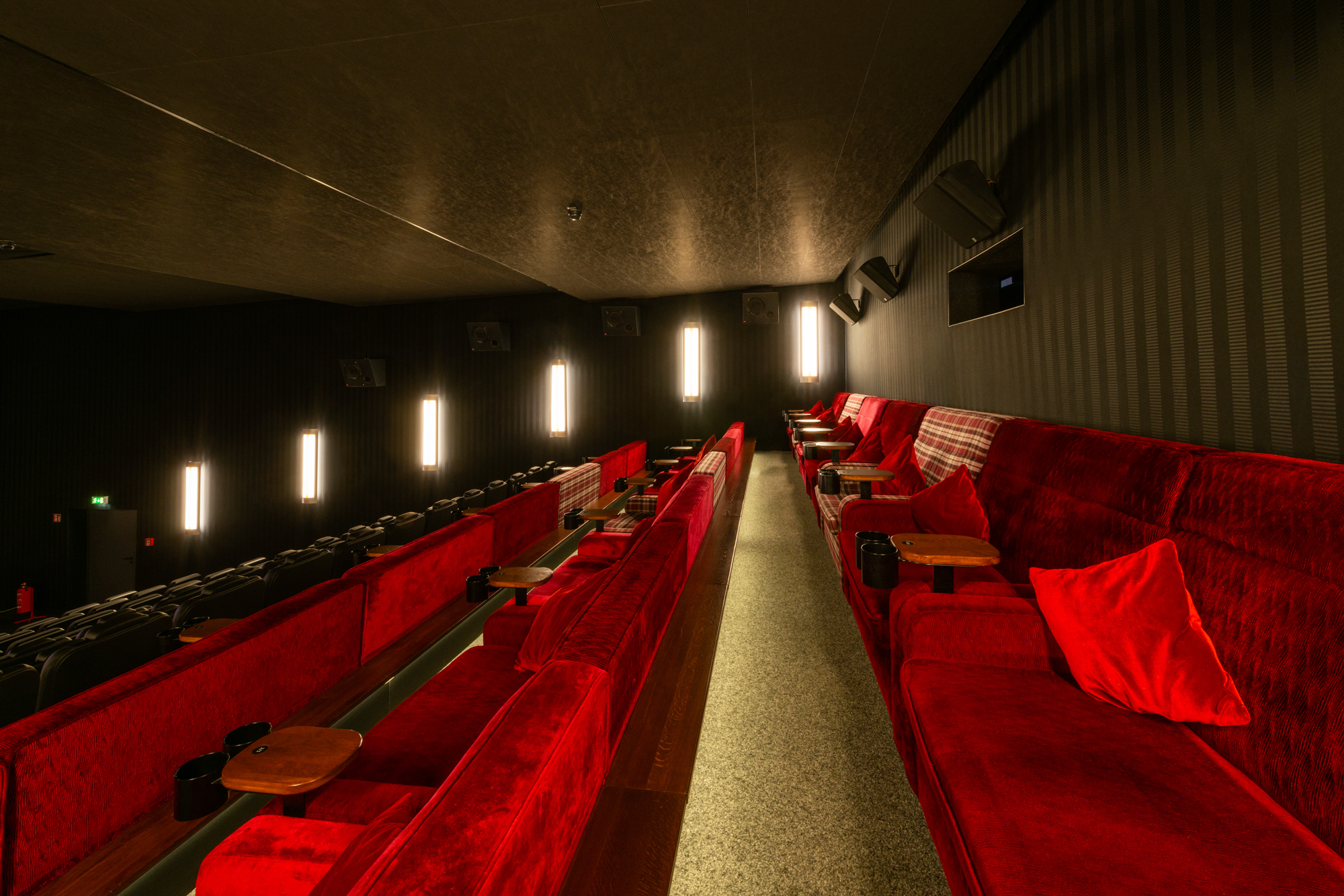 Aichach_Saal_06_side_couch