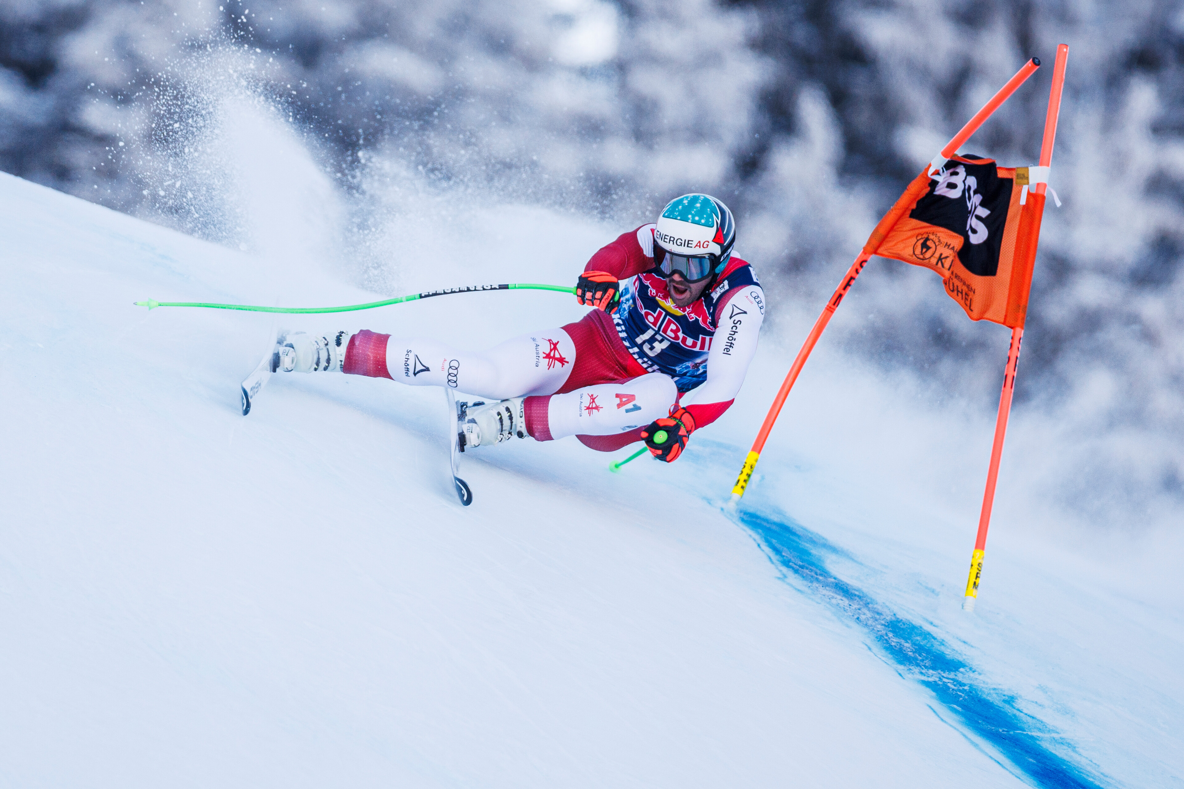 Szenenbild zu Downhill Skiers
