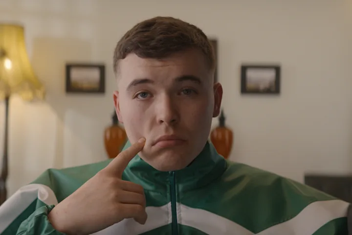 Szenenbild zu Kneecap