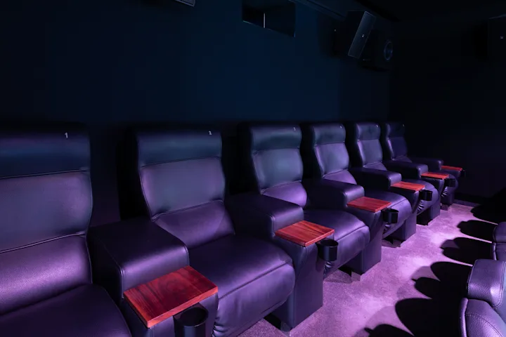 Meitingen_Saal_5_side_front_recliner