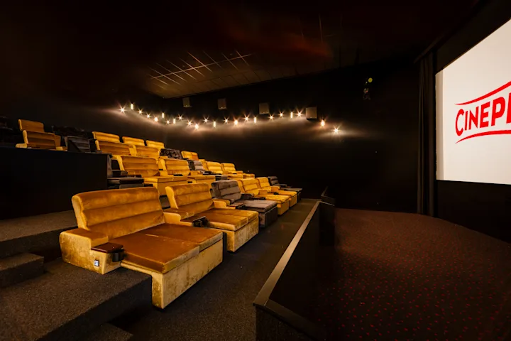 Pfaffenhofen_Saal_3_sofa2