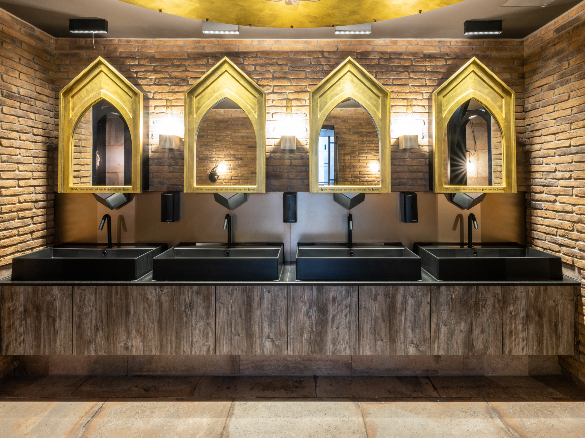 Memmingen_bathroom_HarryPotter15