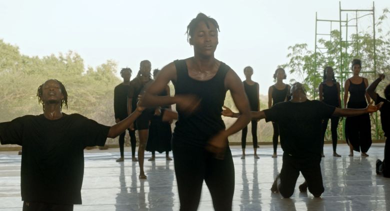 Szenenbild zu Germaine Acogny - Vom Schatten Schwärmen