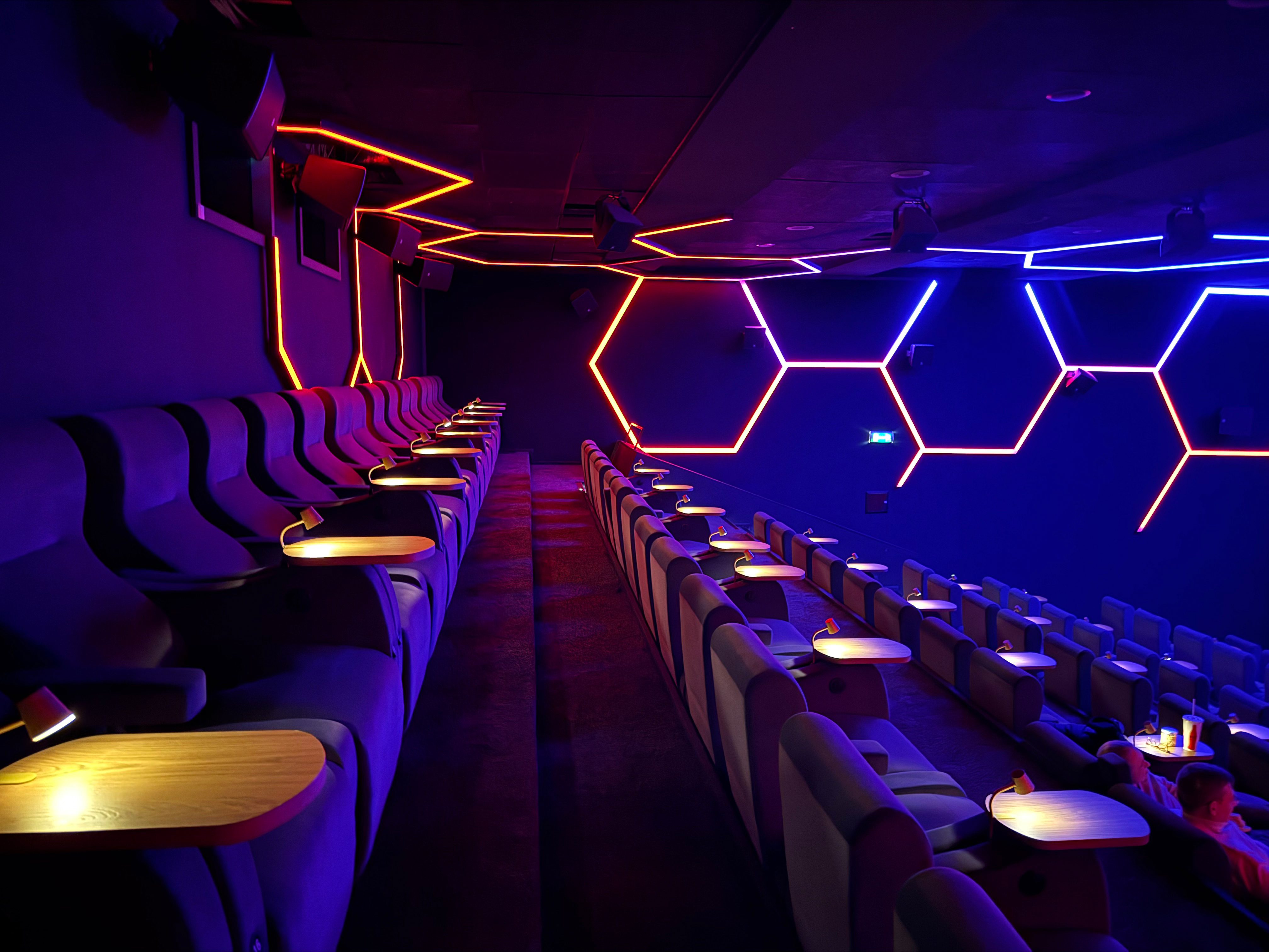 Saal1 Seitlich Details