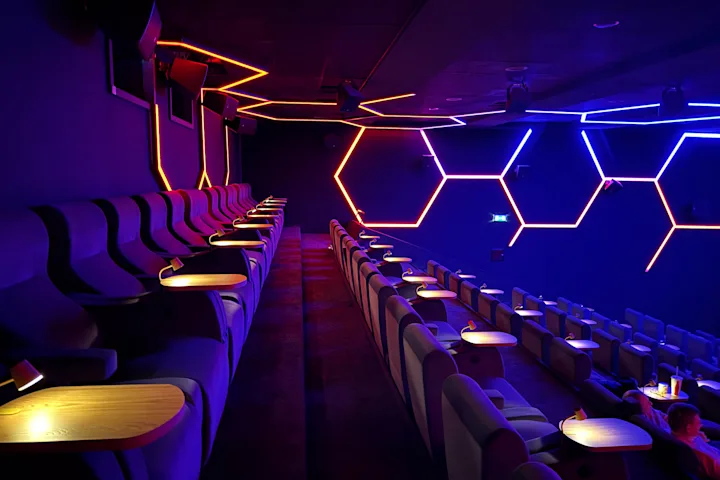 Saal1 Seitlich Details