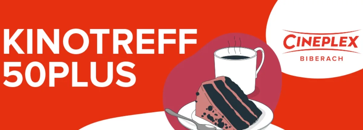Logo „Kinotreff 50Plus“ mit Illustration einer Tasse Kaffee und einem Stück Schokoladenkuchen auf Teller vor rotem Hintergrund.