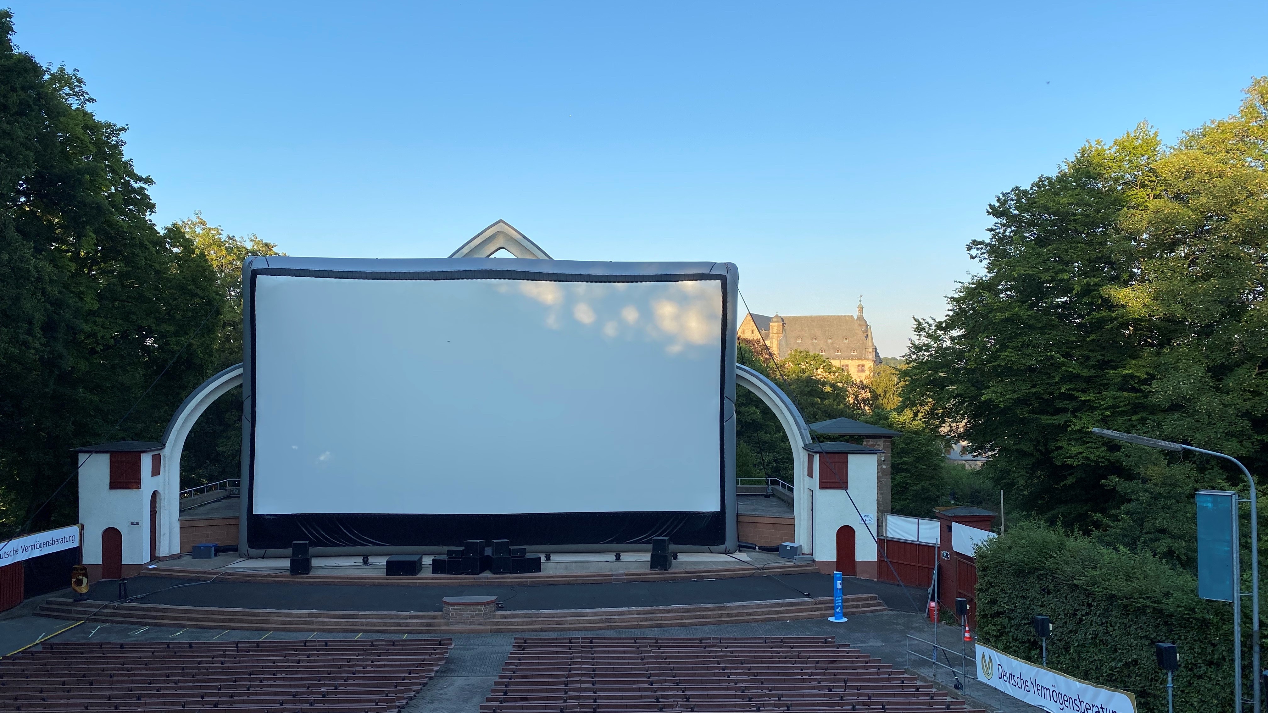 Open Air Kino bei Tag