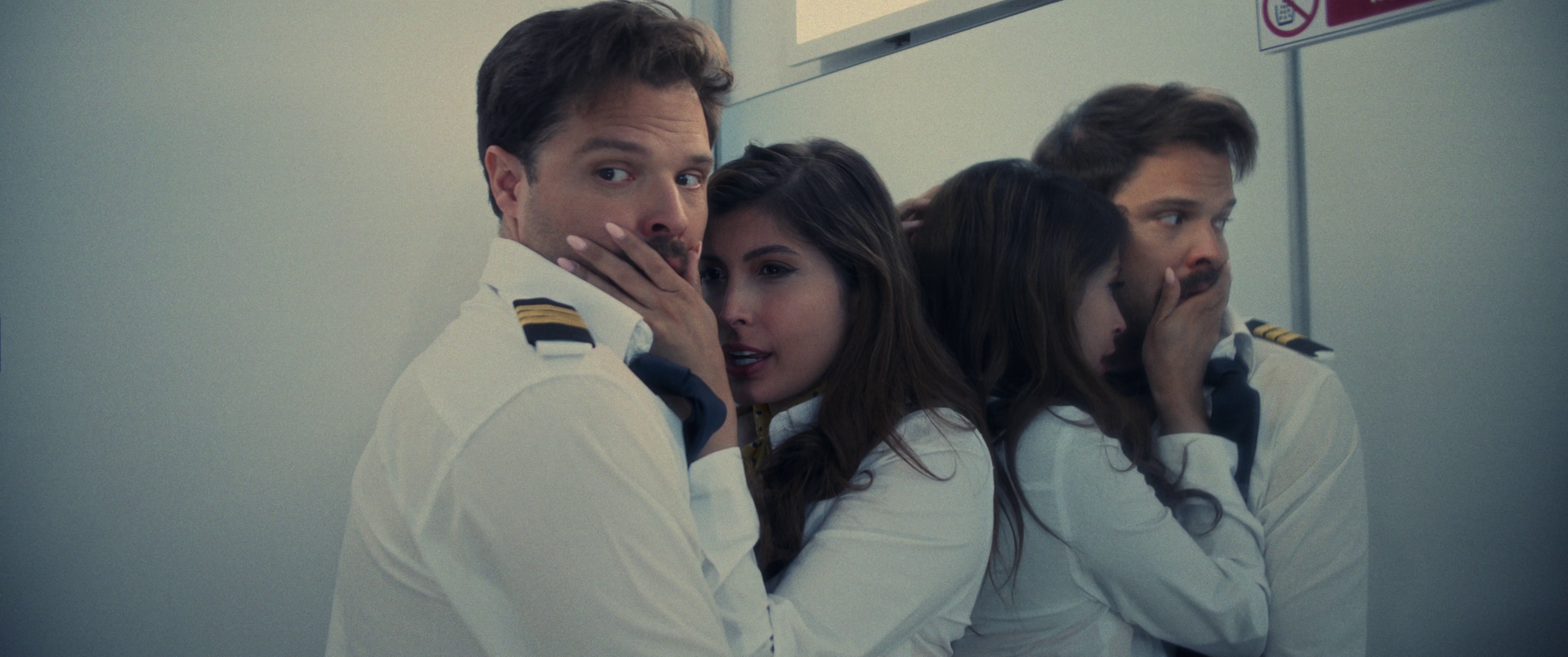 Szenenbild zu Monster on a Plane