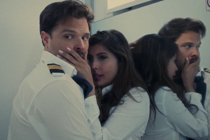 Szenenbild zu Monster on a Plane