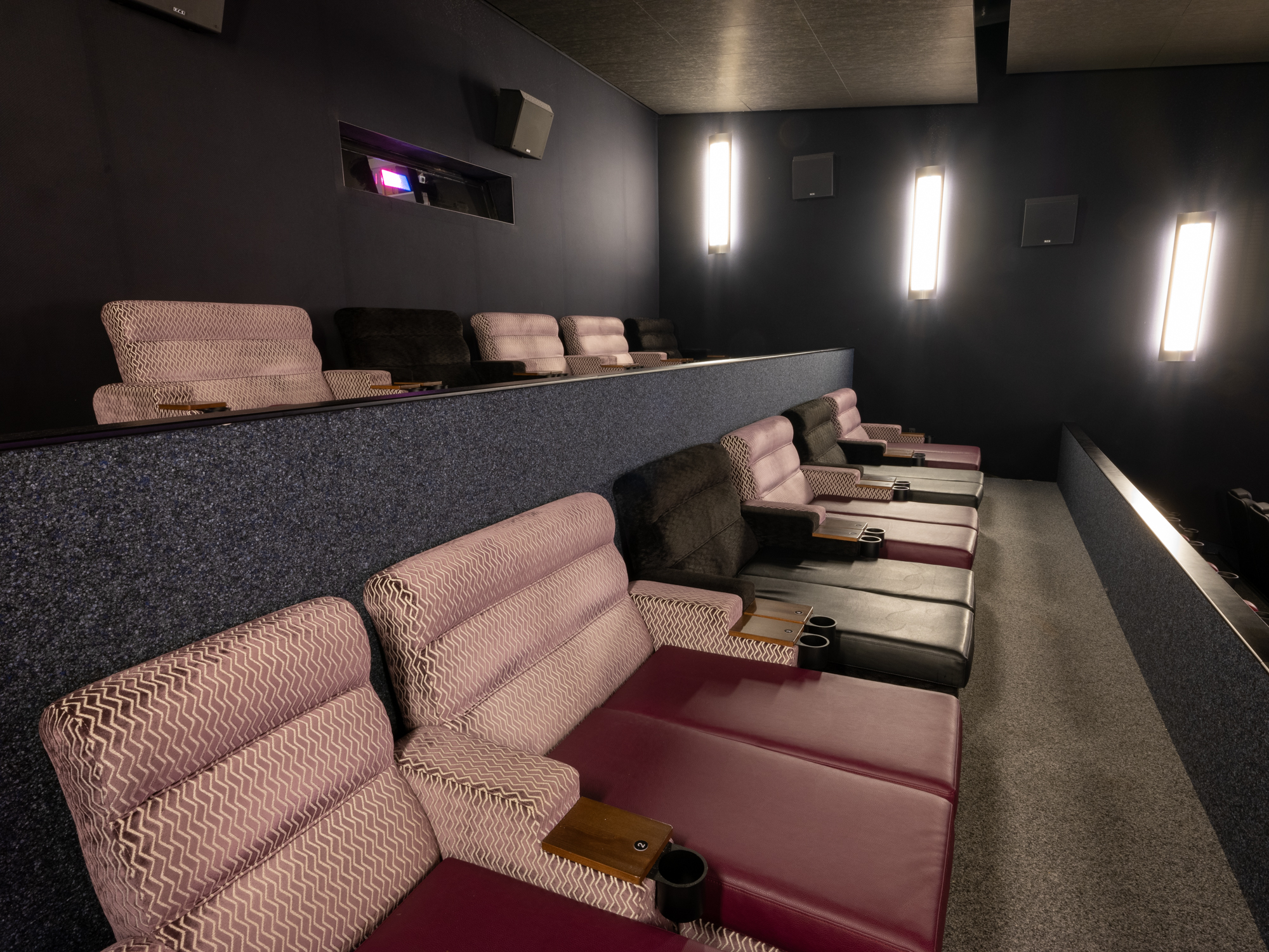 Memmingen_Saal_1_front_couch1