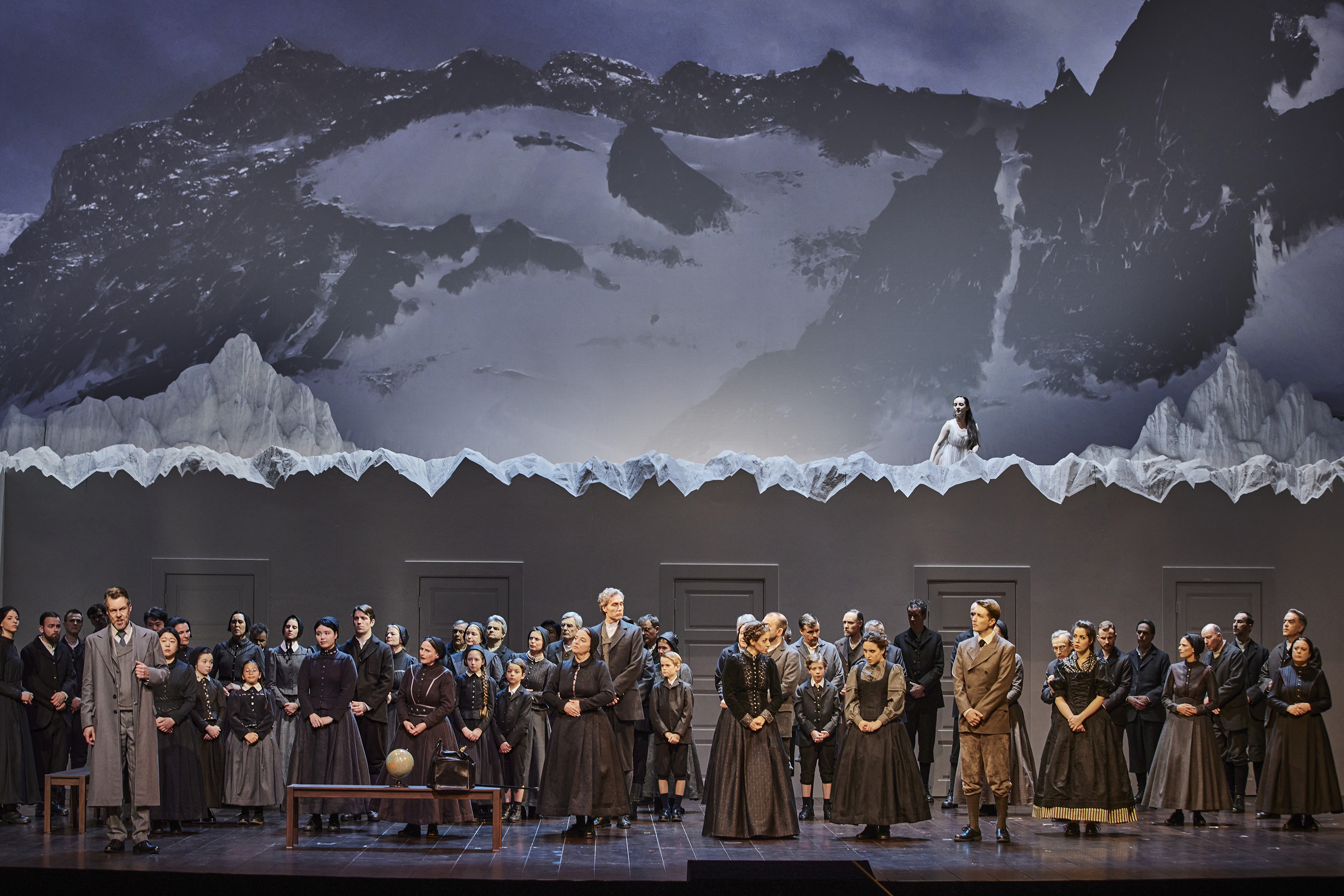 Szenenbild zu Met Opera 2025/26: Vincenzo Bellini La Sonnambula