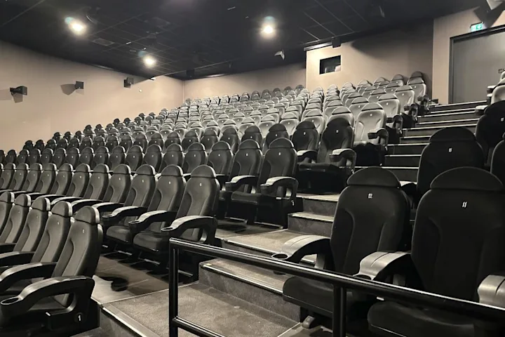 Cineplex Koeln Kino 7 vorne horizontal