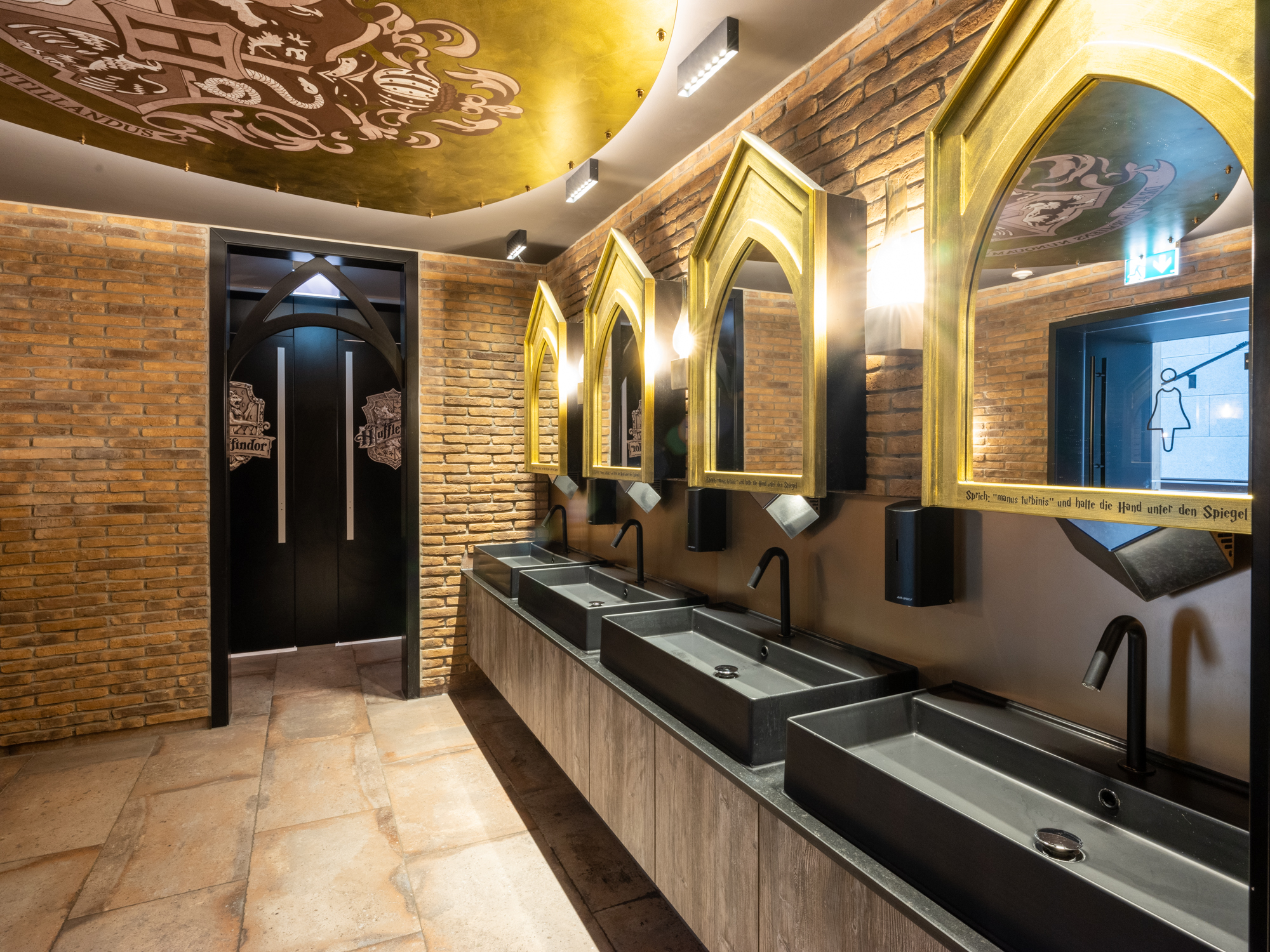 Memmingen_bathroom_HarryPotter19